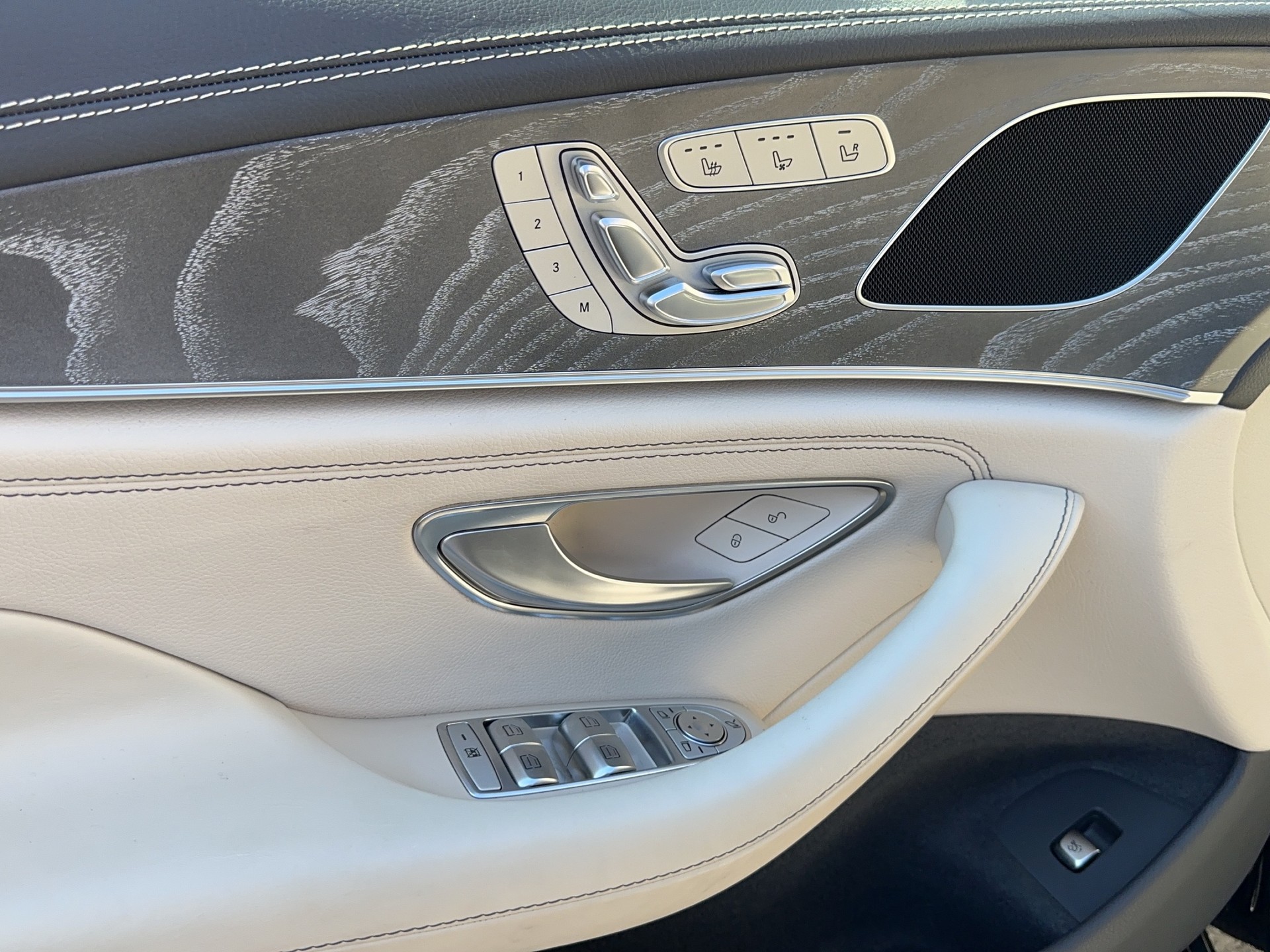MERCEDES-BENZ CLS 450 4Matic AMG Line 9G-Tronic-image-10