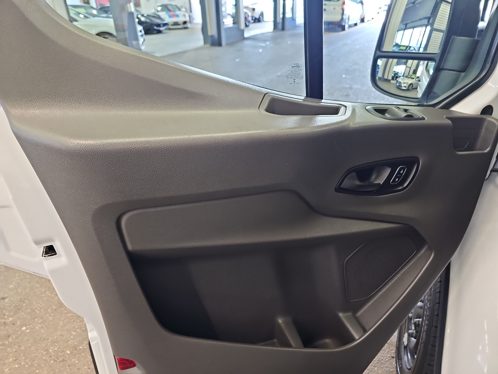 FORD Transit Van 290 L2 Ambiente 2.0 TDCi 105 FWD-image-14