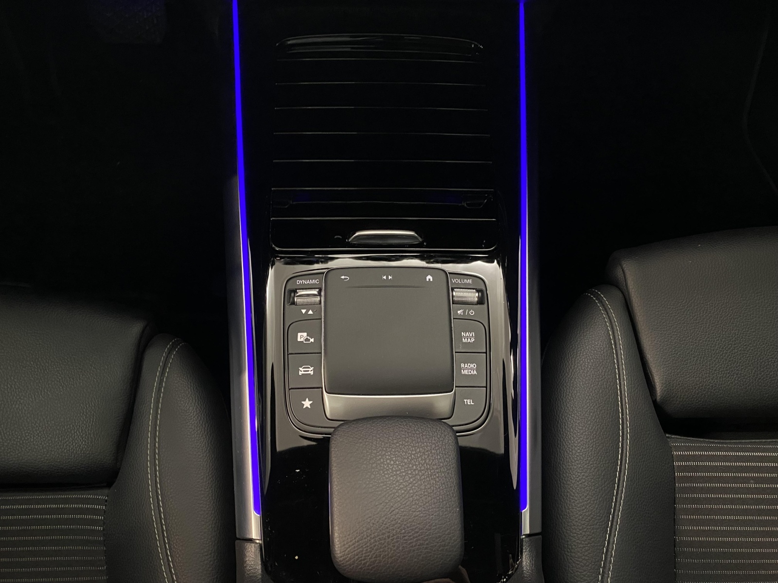 MERCEDES-BENZ EQA 350 4Matic-image-7