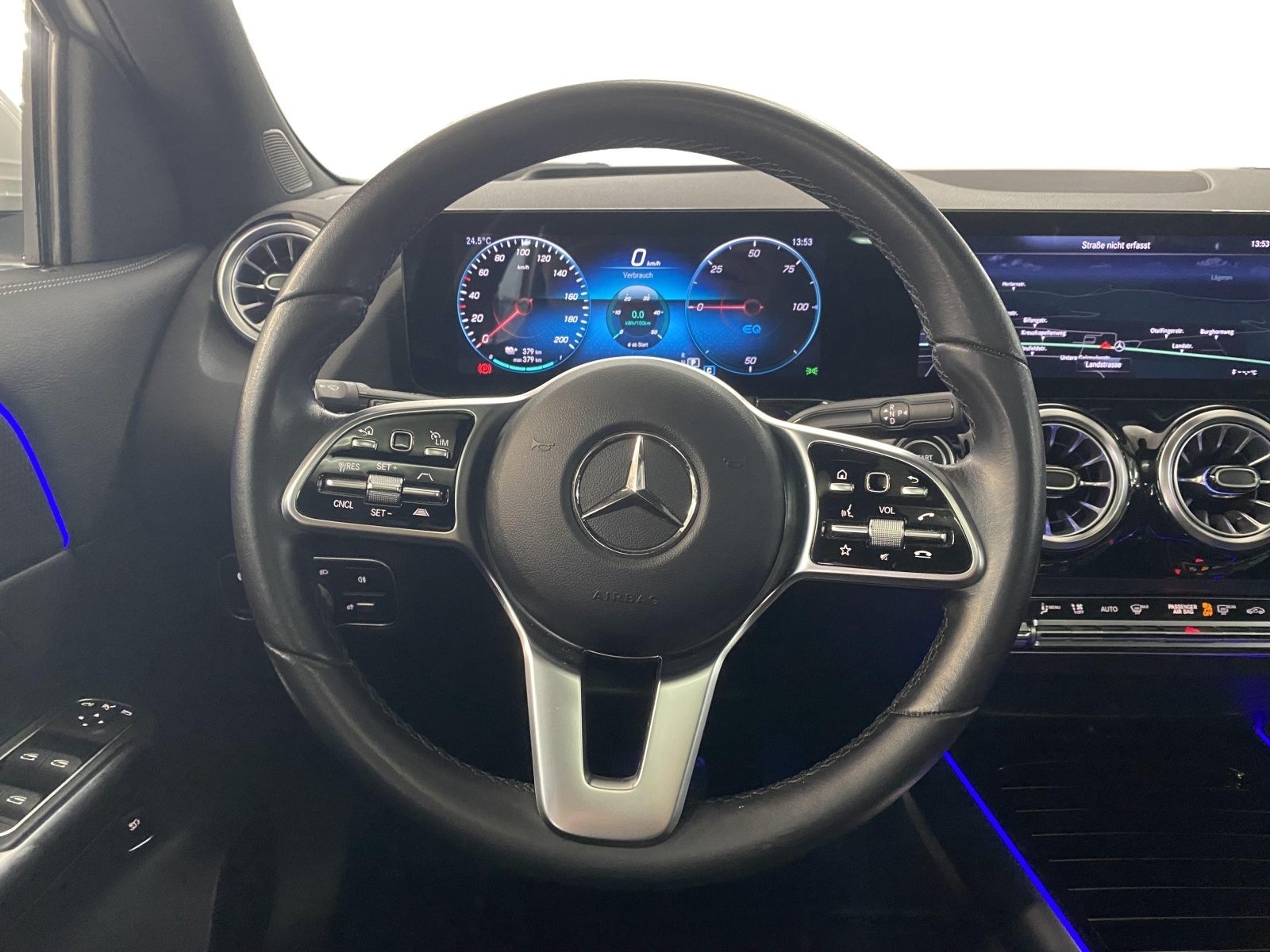 MERCEDES-BENZ EQA 350 4Matic-image-10