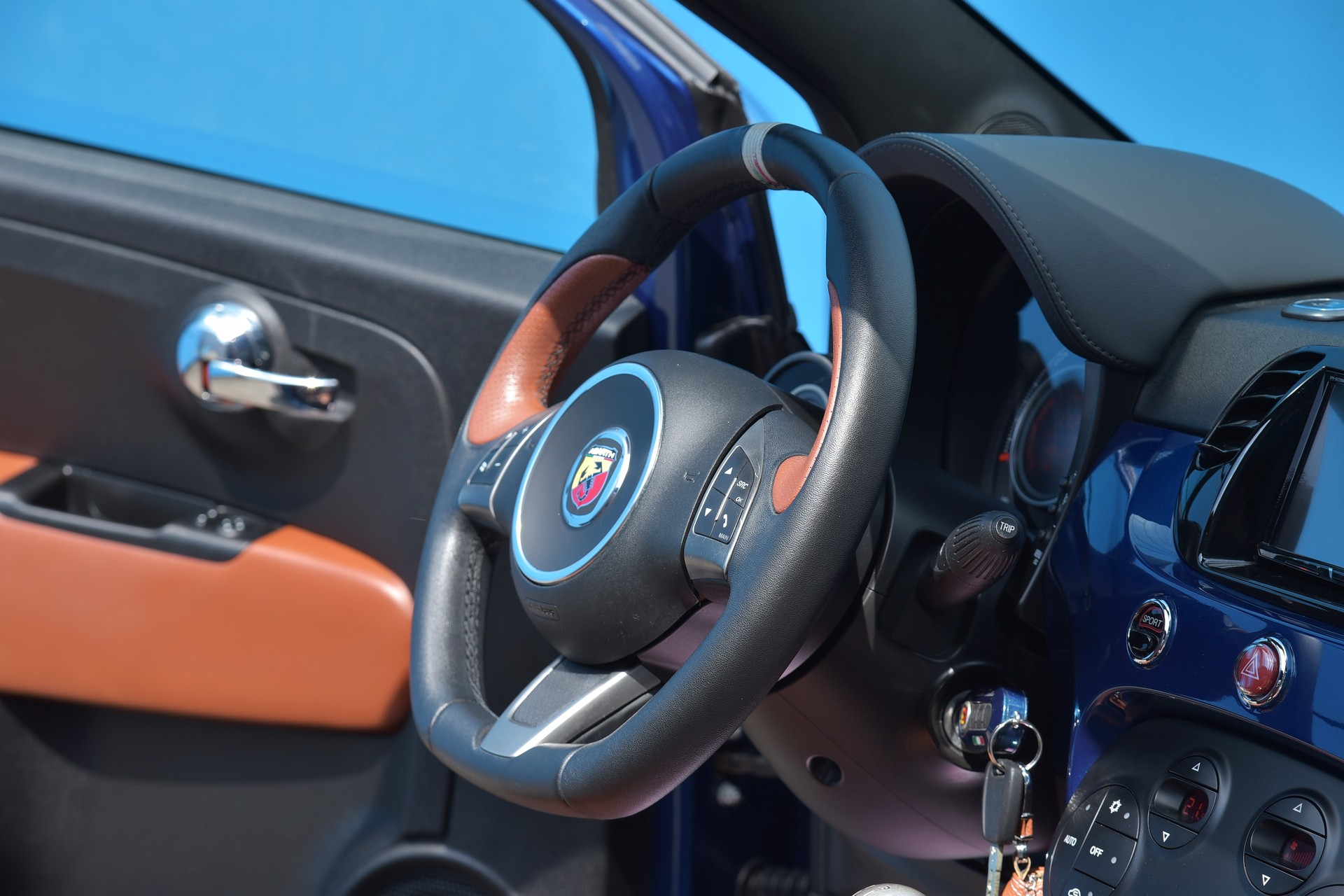 FIAT 695C 1.4 16V Turbo Cabrio Italia 1 of 150-image-5