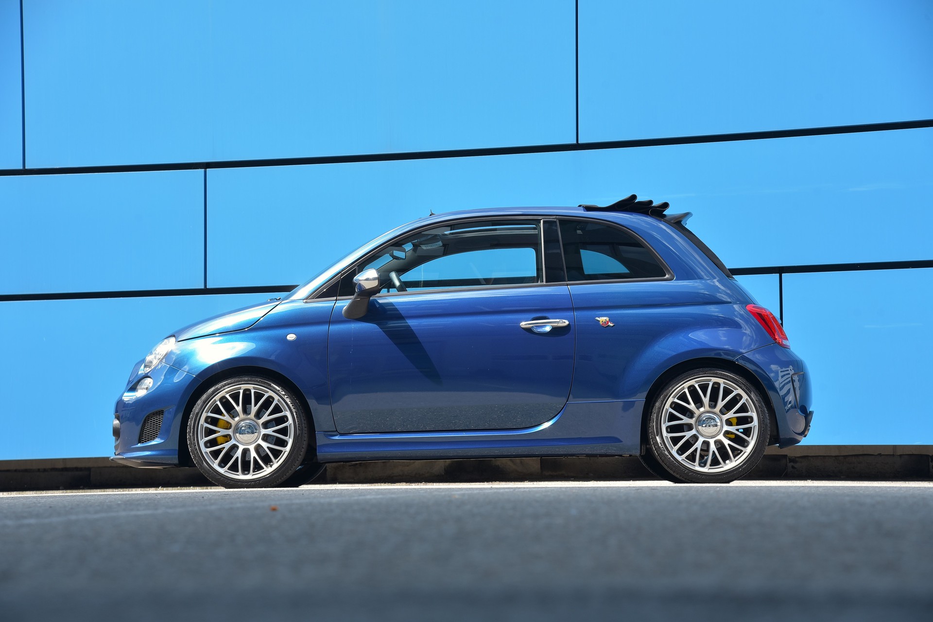 FIAT 695C 1.4 16V Turbo Cabrio Italia 1 of 150-image-10