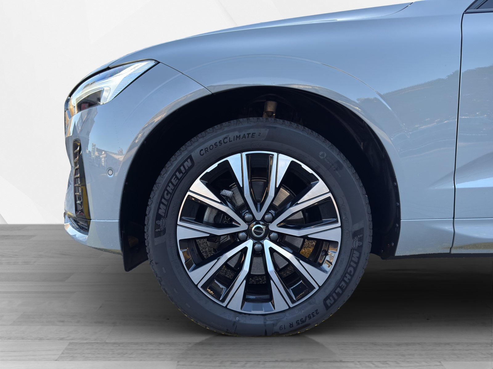 VOLVO XC60 B5 Benzin Mild Hybrid AWD Plus Dark Geartronic-image-16