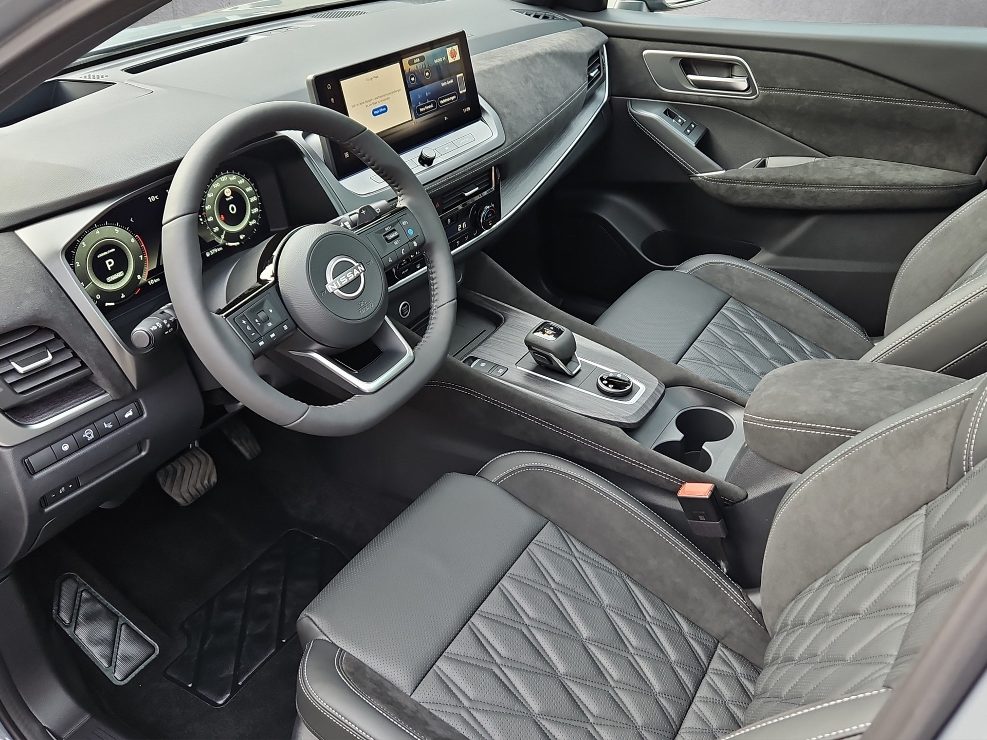 NISSAN Qashqai 1.3 MHEV Tekna+ 4x4-image-9