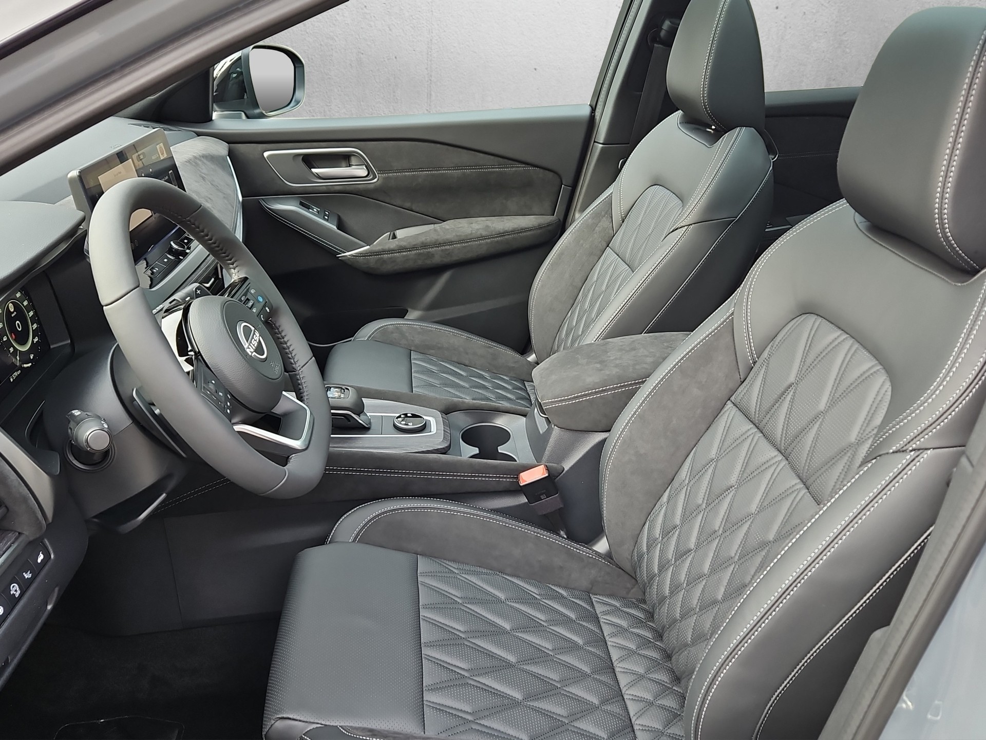 NISSAN Qashqai 1.3 MHEV Tekna+ 4x4-image-8