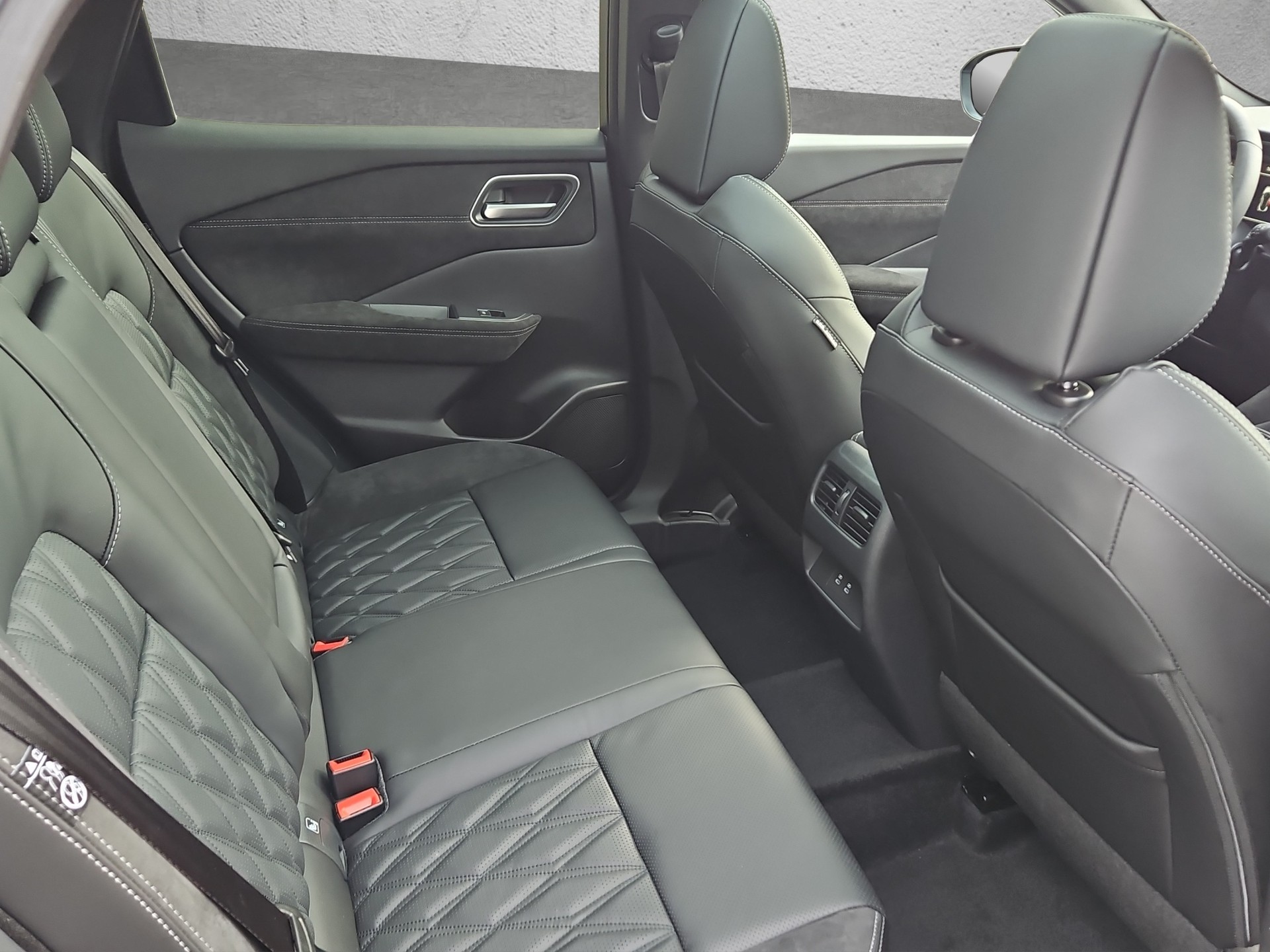 NISSAN Qashqai 1.3 MHEV Tekna+ 4x4-image-23