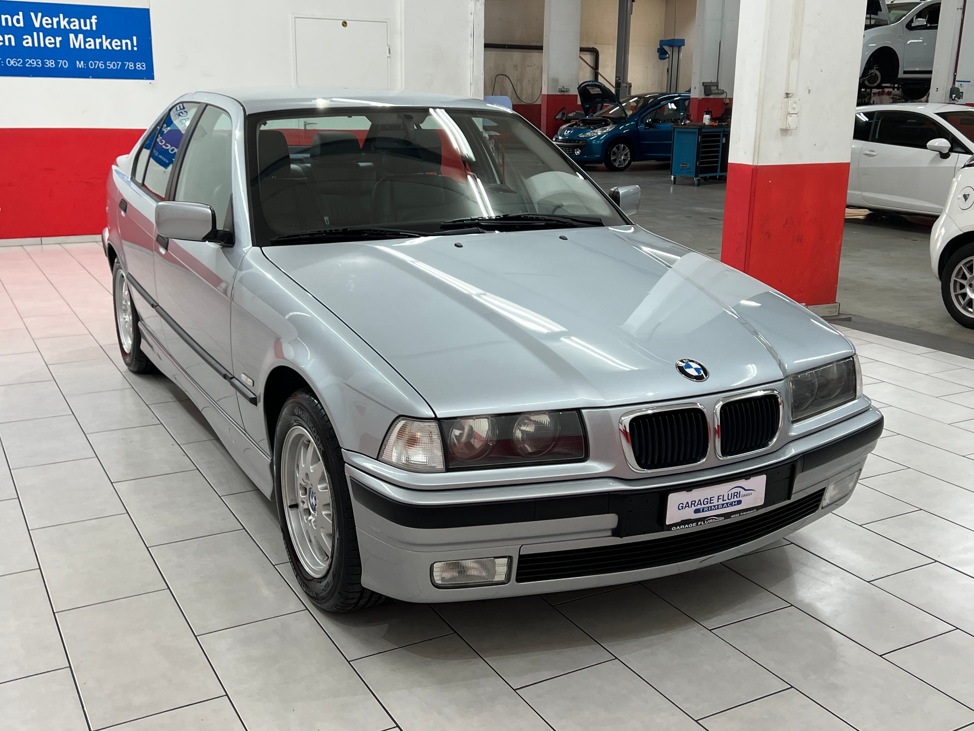 BMW 320i A Exclusiv Edition-image-3