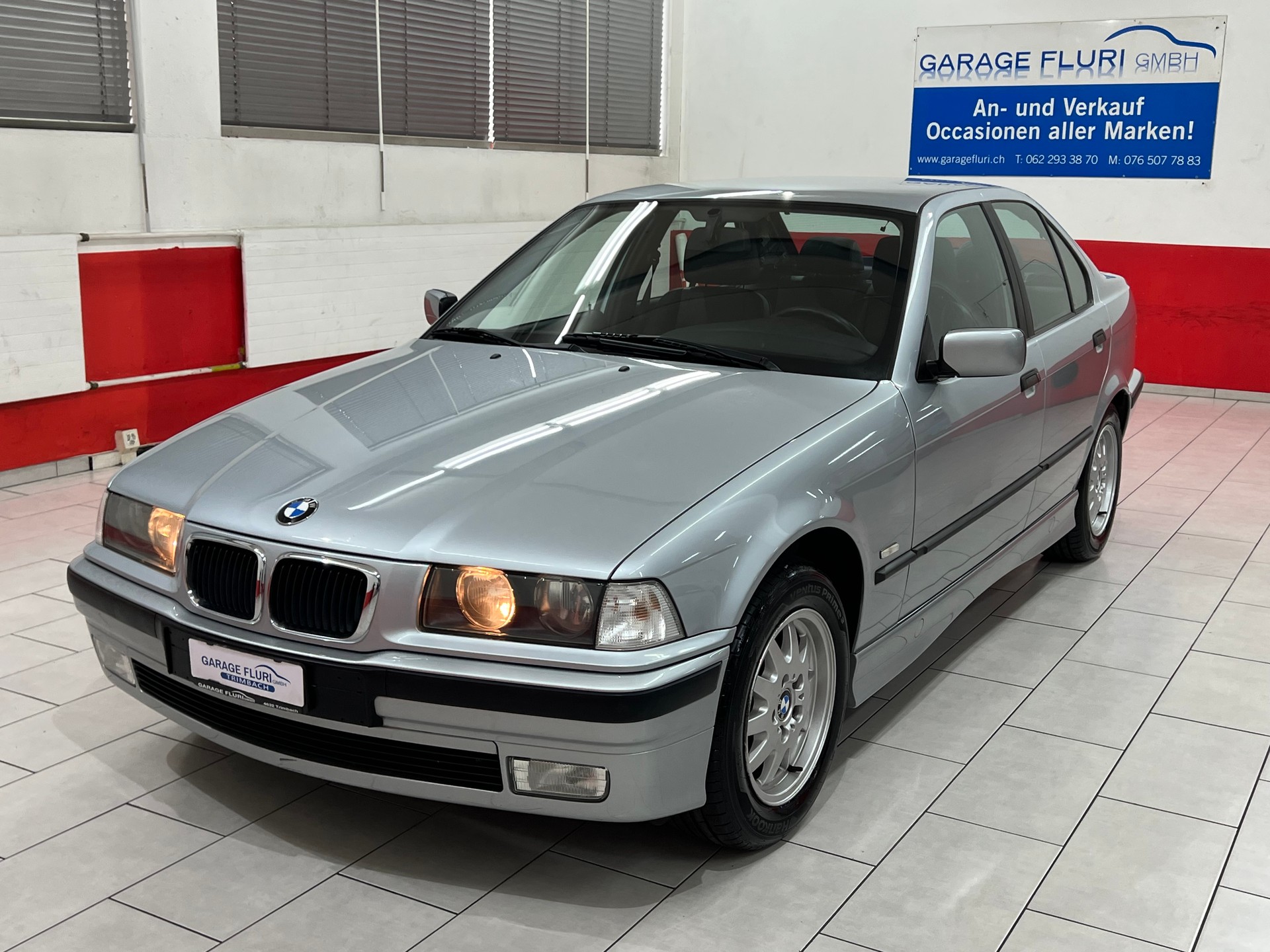 BMW 320i A Exclusiv Edition-image-1
