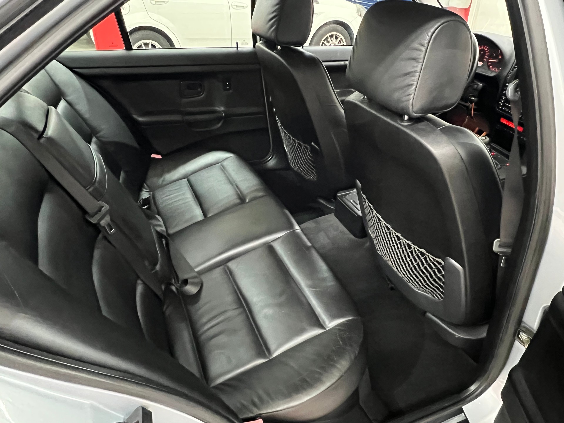 BMW 320i A Exclusiv Edition-image-13