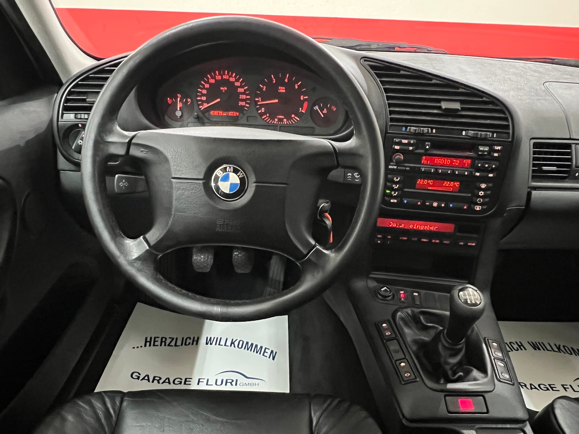 BMW 320i A Exclusiv Edition-image-9