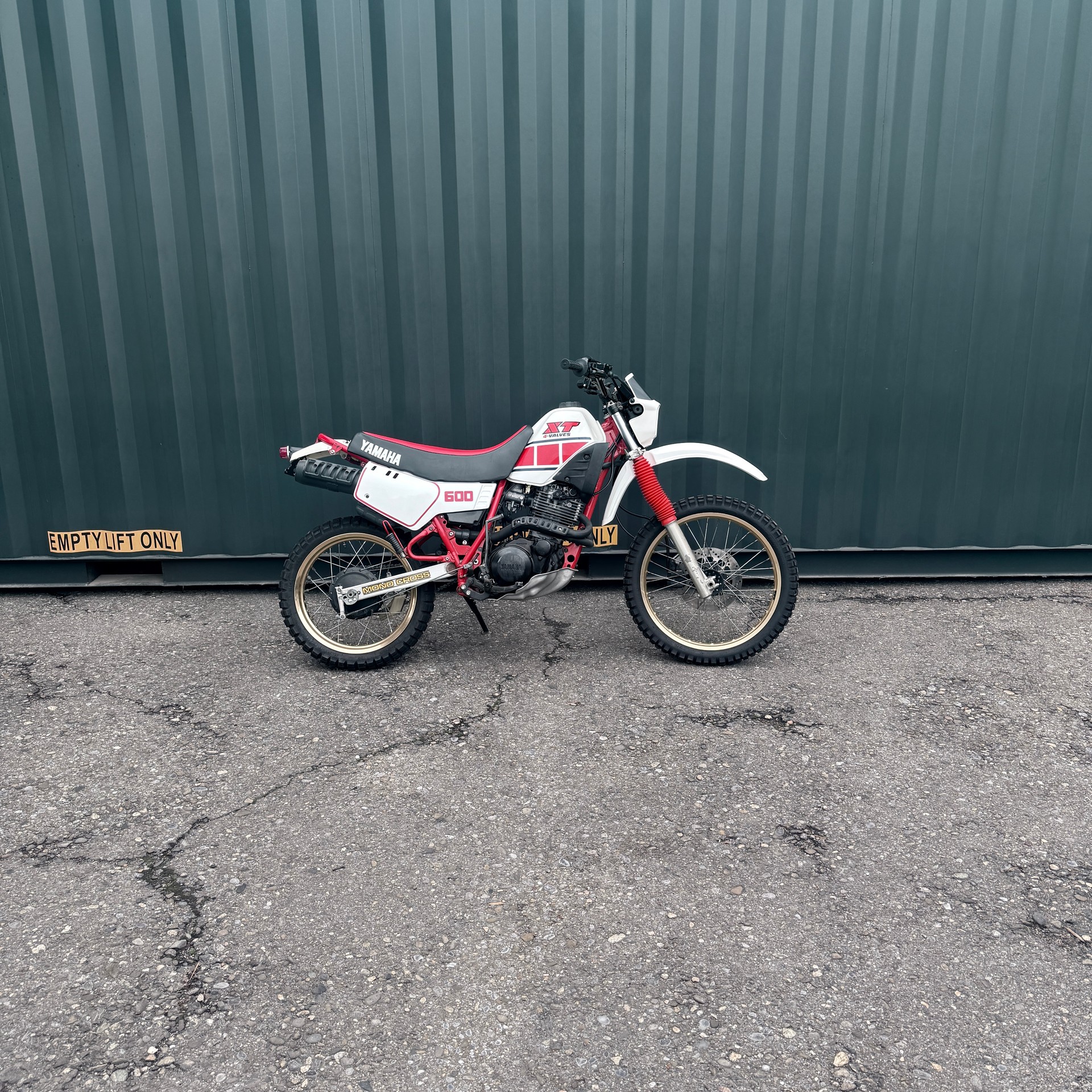 YAMAHA XT 600-image-7