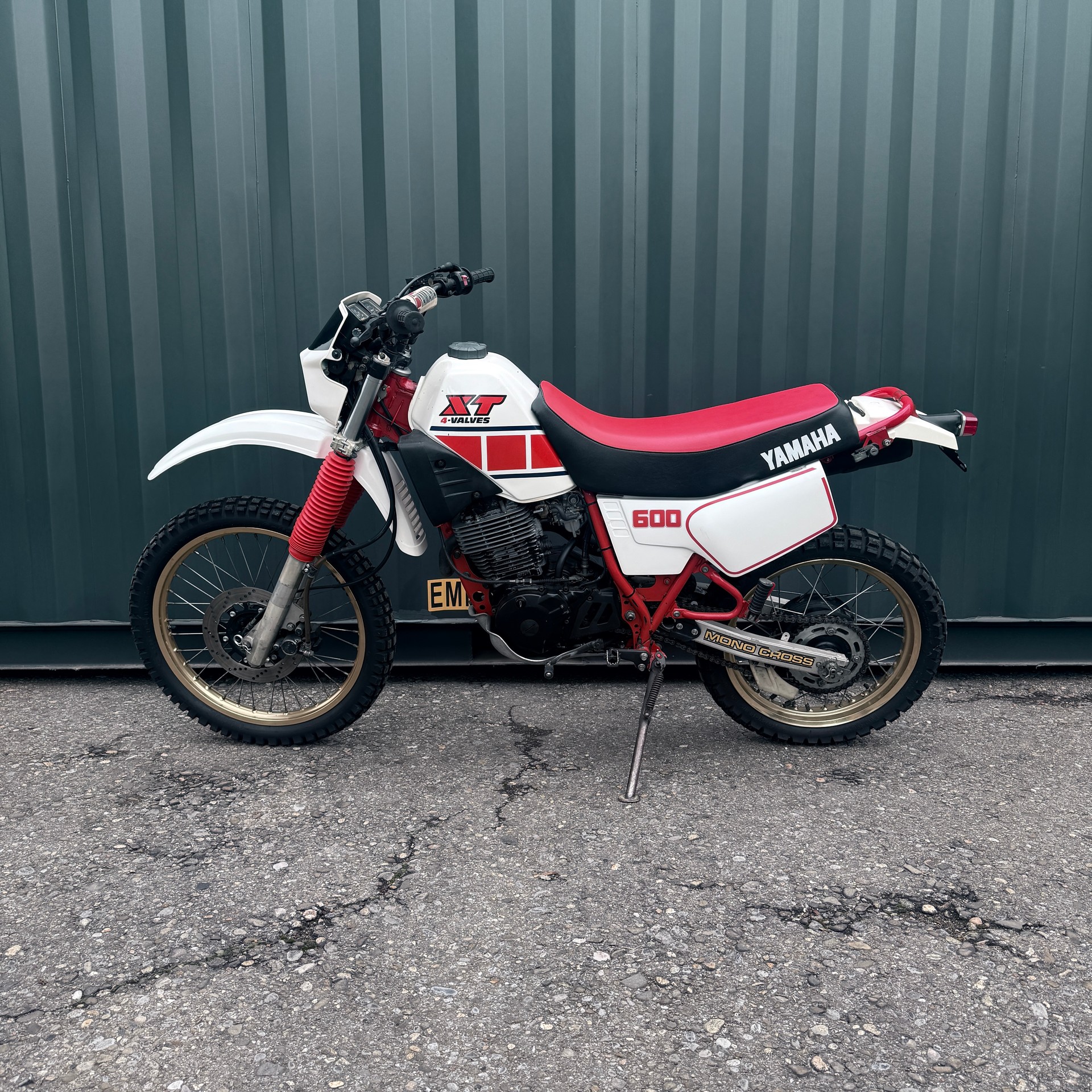 YAMAHA XT 600-image-13