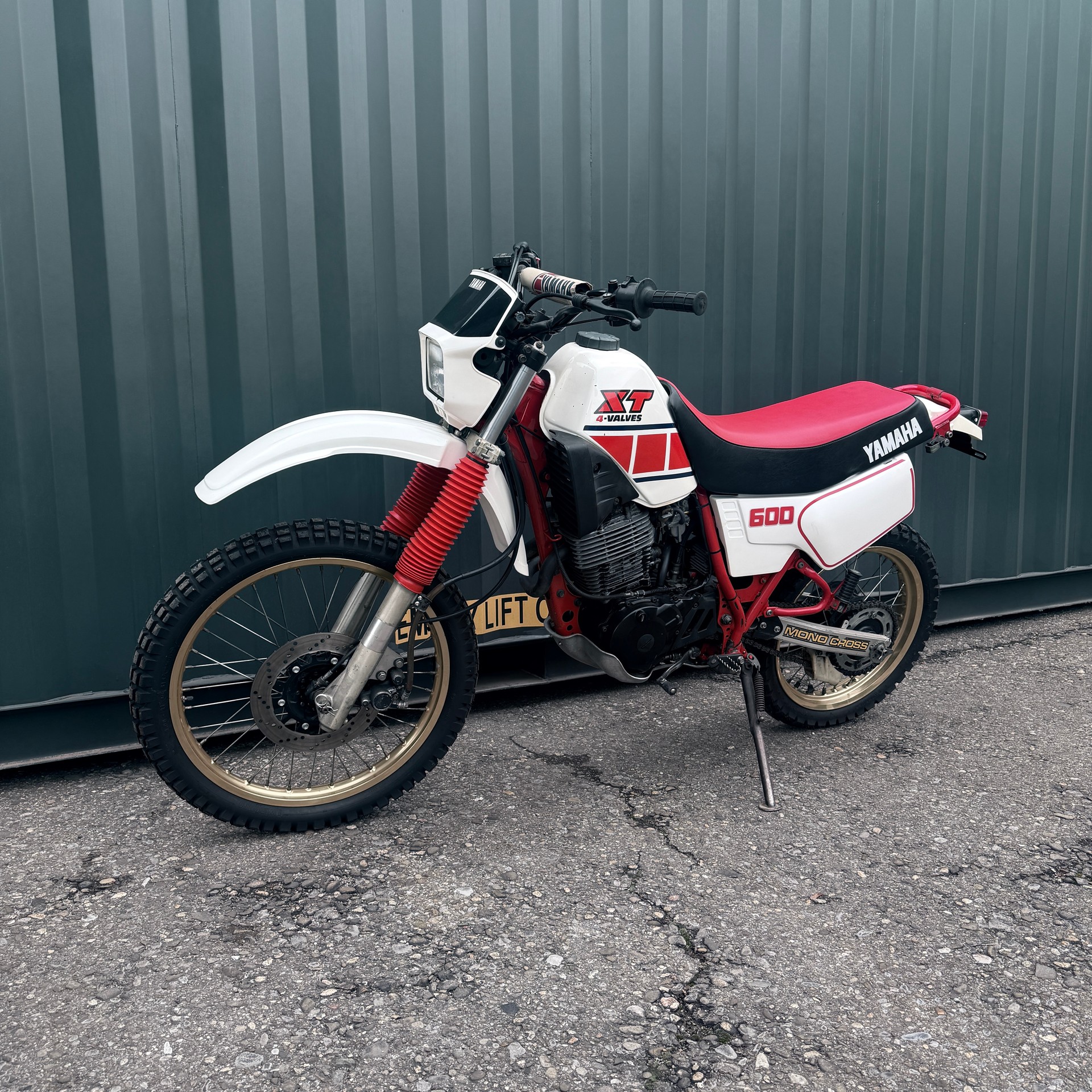 YAMAHA XT 600-image-1
