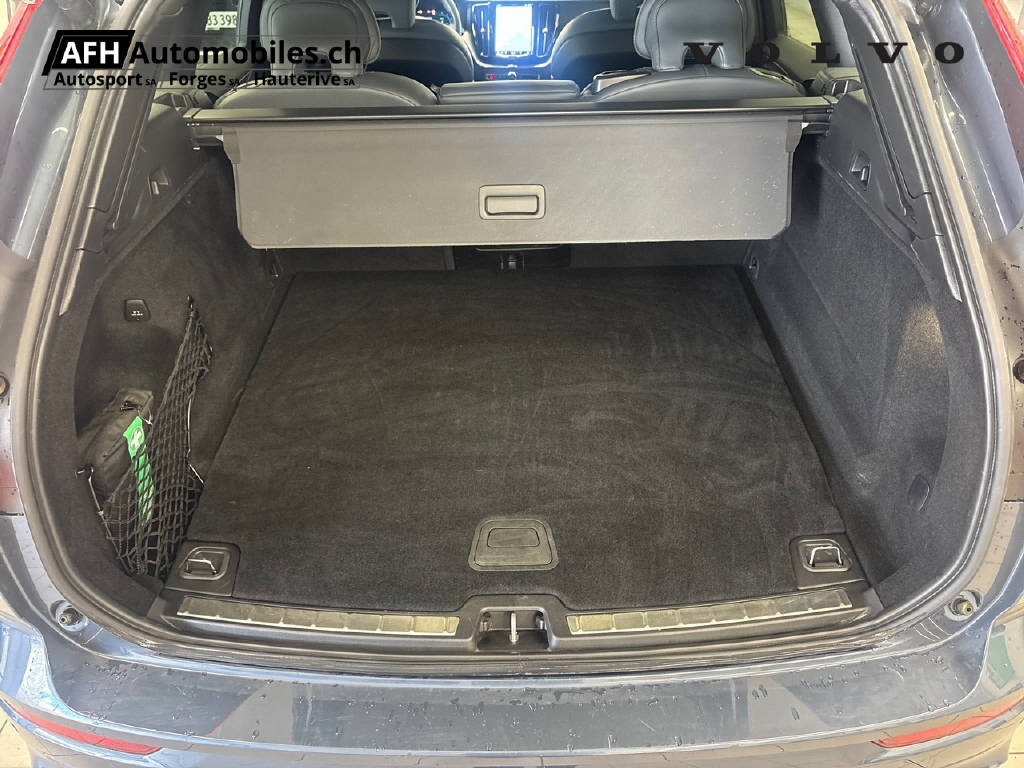VOLVO XC60 T8 eAWD R-Design-image-18