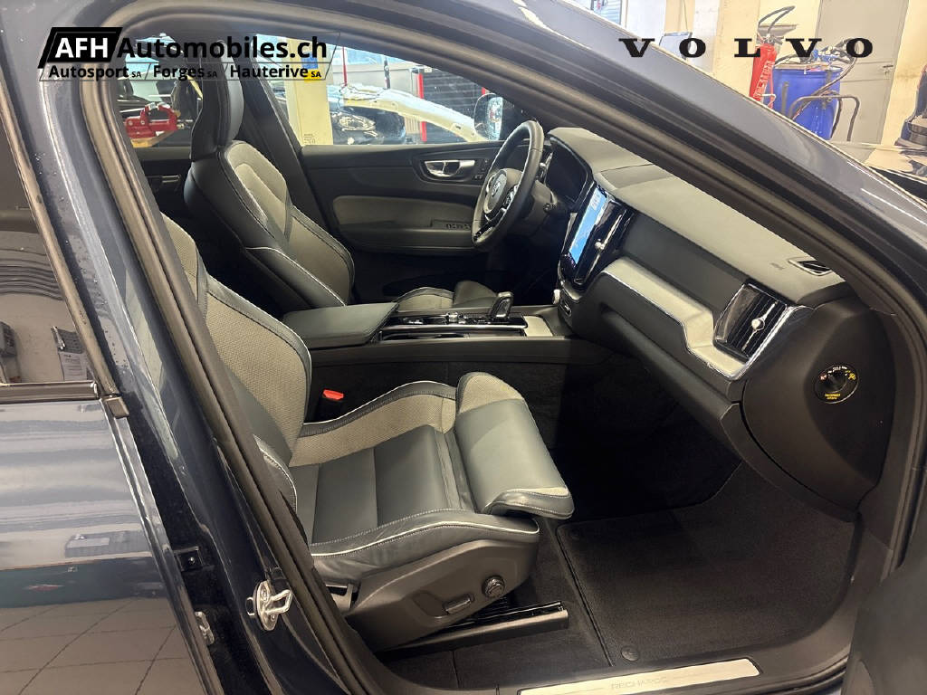 VOLVO XC60 T8 eAWD R-Design-image-11