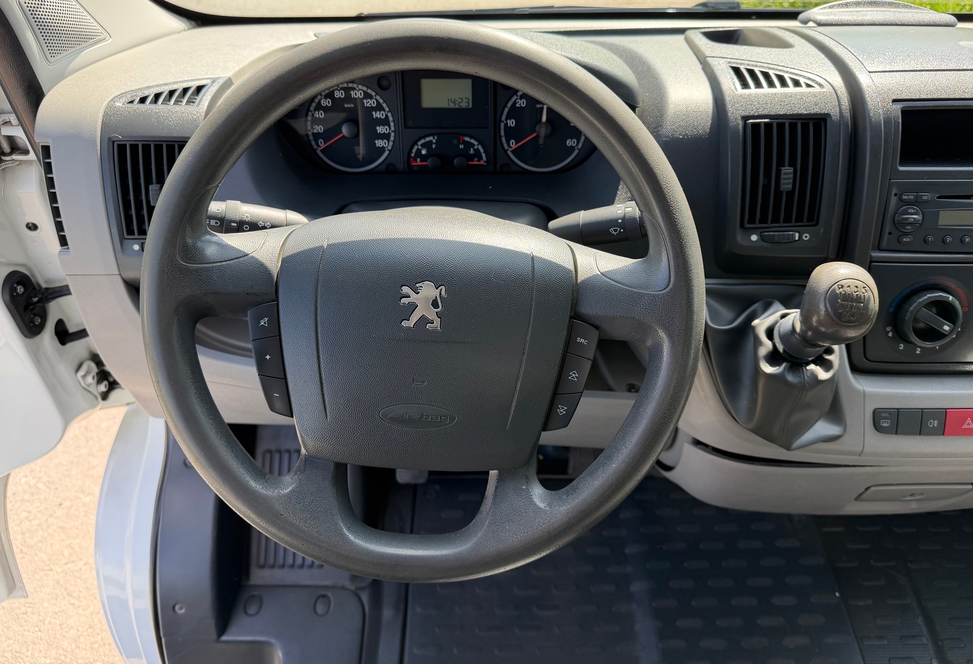 PEUGEOT Boxer 2.2 HDI 335 L4-image-12