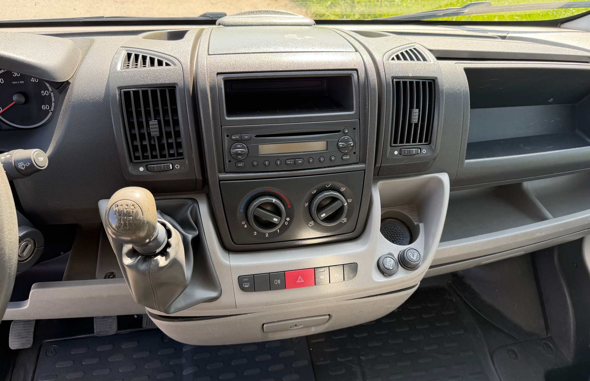 PEUGEOT Boxer 2.2 HDI 335 L4-image-13