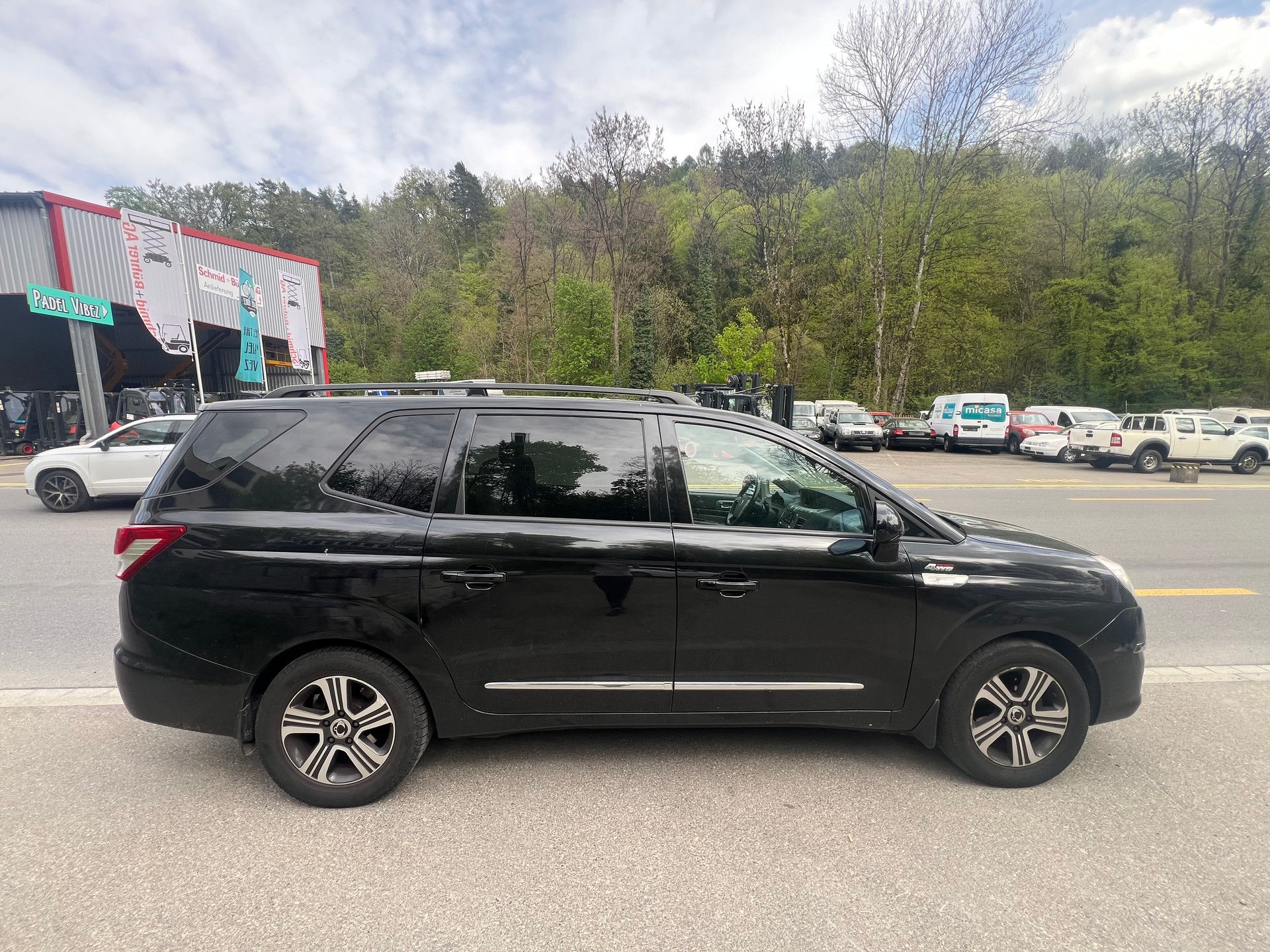 KGM-SsangYong Rodius SV200 e-XDi Sapphire 4WD E-Tronic-image-3