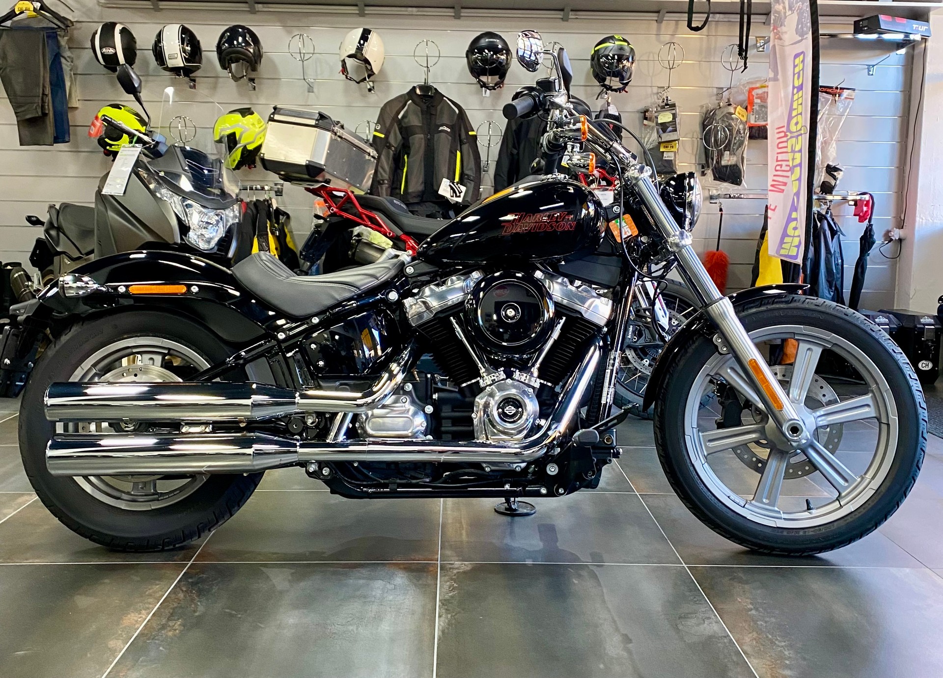 HARLEY-DAVIDSON FXST Softail Standard 107