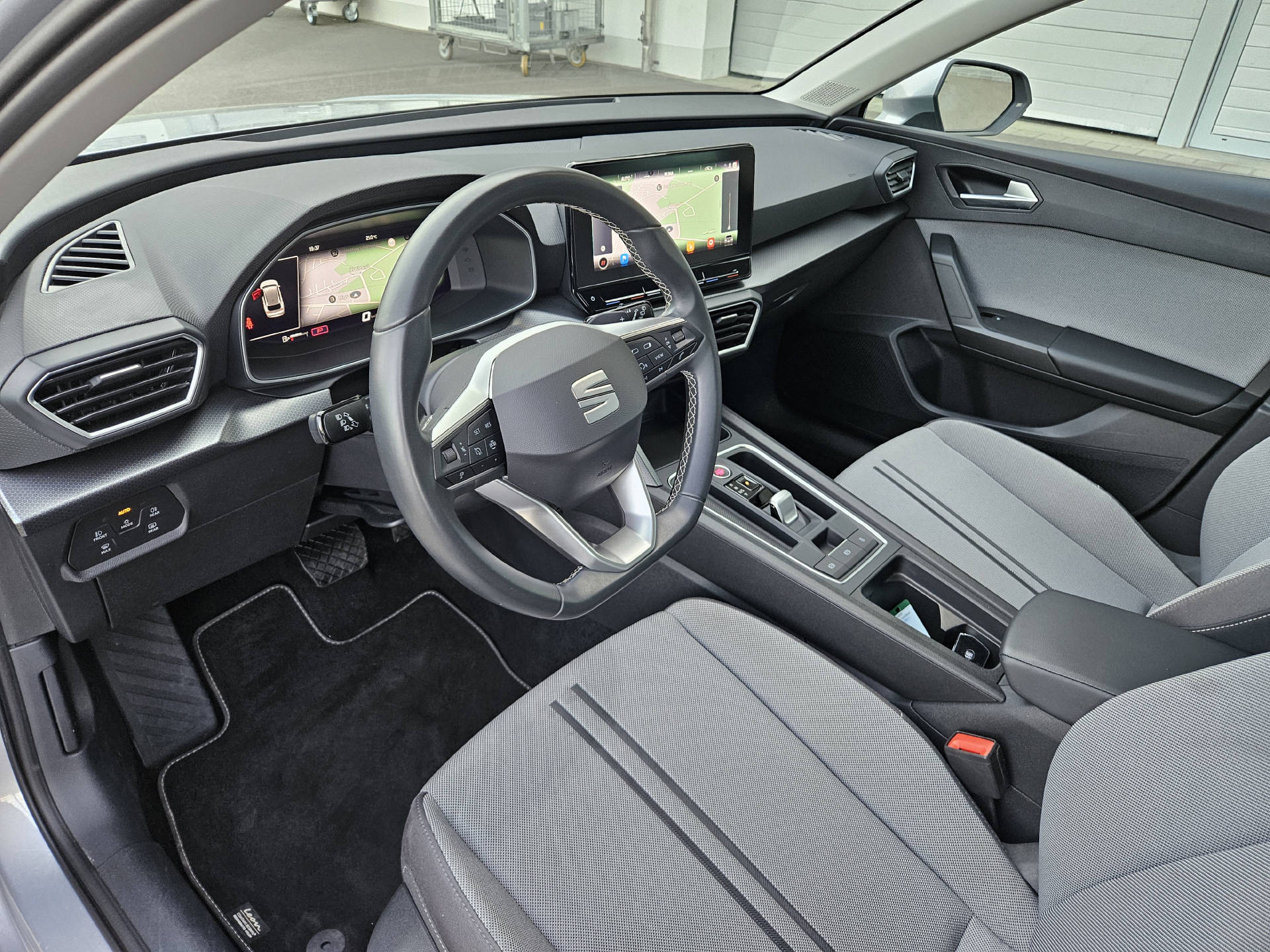 SEAT Leon ST 2.0 TDI Style DSG* Navi * Abstandsregeltempomat ACC *-image-16