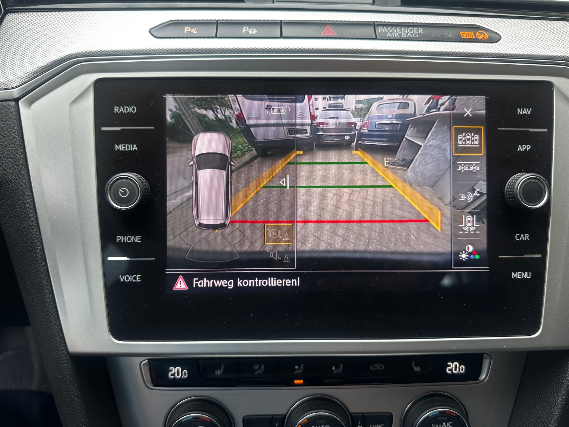 VW Passat Variant 2.0 TDI BMT Comfortline DSG 4Motion-image-9