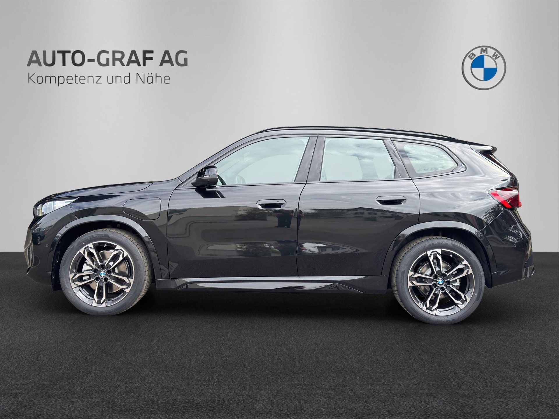 BMW X1 30e xDrive M Sport Edition-showroom-element-1