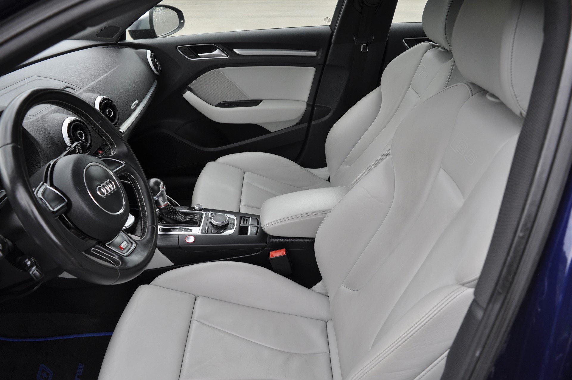 AUDI S3 Sportback 2.0 TFSI quattro S-tronic-image-9