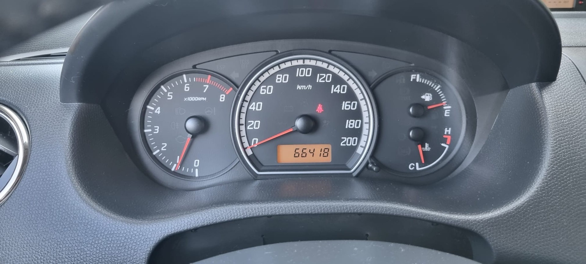 SUZUKI Swift 1.3i 16V GL Top 4x4-image-8