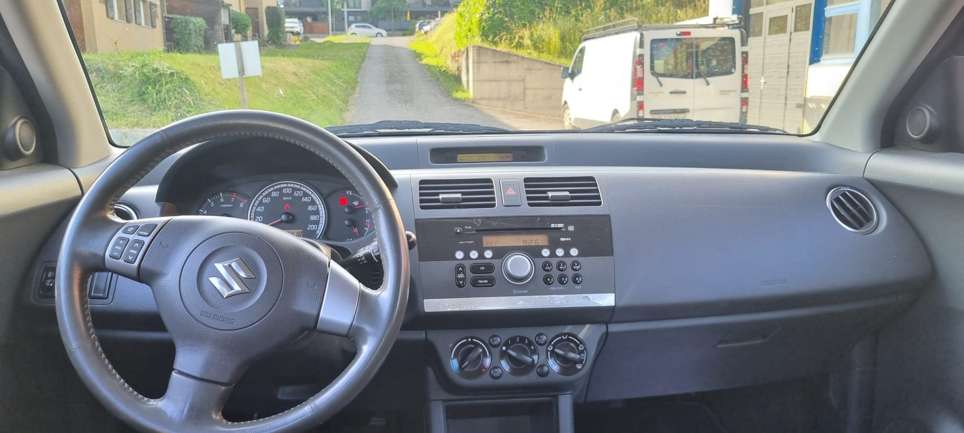 SUZUKI Swift 1.3i 16V GL Top 4x4-image-6