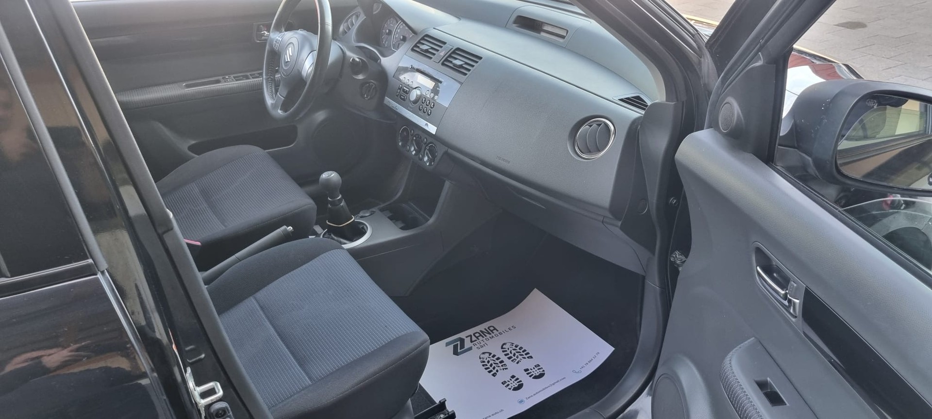 SUZUKI Swift 1.3i 16V GL Top 4x4-image-12