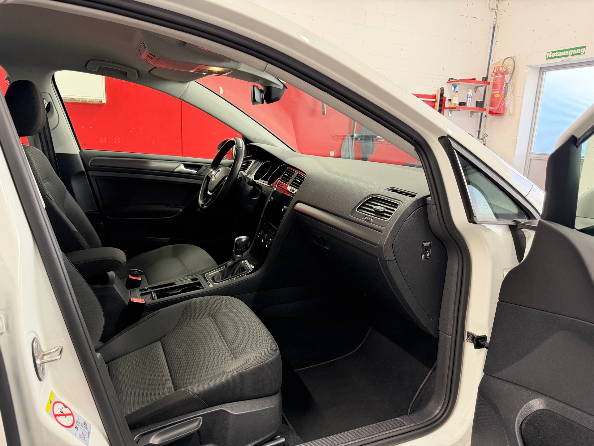 VW Golf 1.5 TSI EVO Comfortline, gepflegtes CH Fahrzeug, frisch ab MFK, 8 Fach bereift, ACC, RFK, Abstand, Garantie u.vm-image-13
