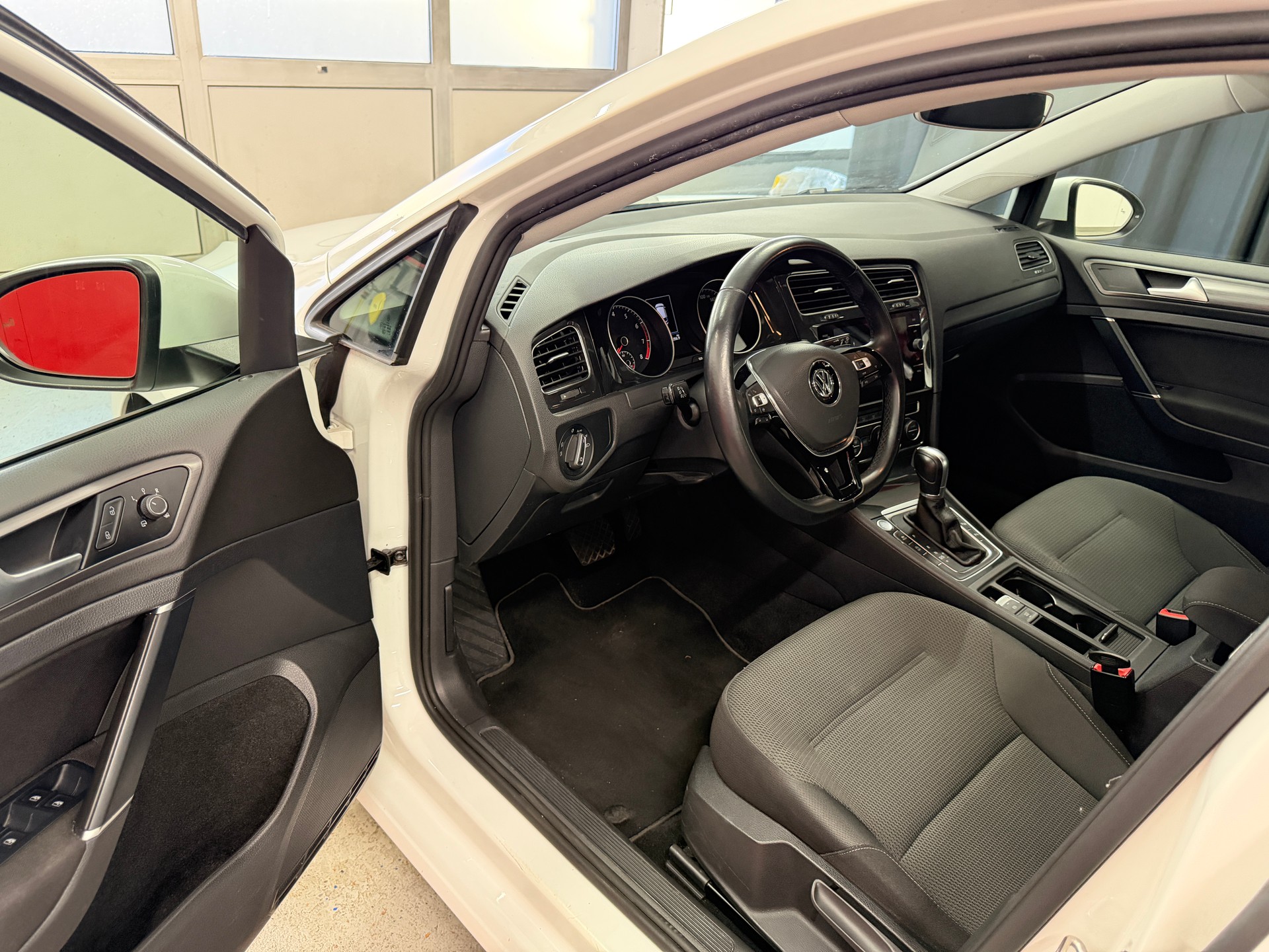 VW Golf 1.5 TSI EVO Comfortline, gepflegtes CH Fahrzeug, frisch ab MFK, 8 Fach bereift, ACC, RFK, Abstand, Garantie u.vm-image-8