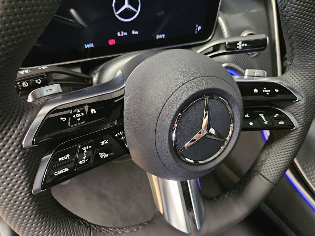 MERCEDES-BENZ GLC 300 4Matic AMG Line-image-8