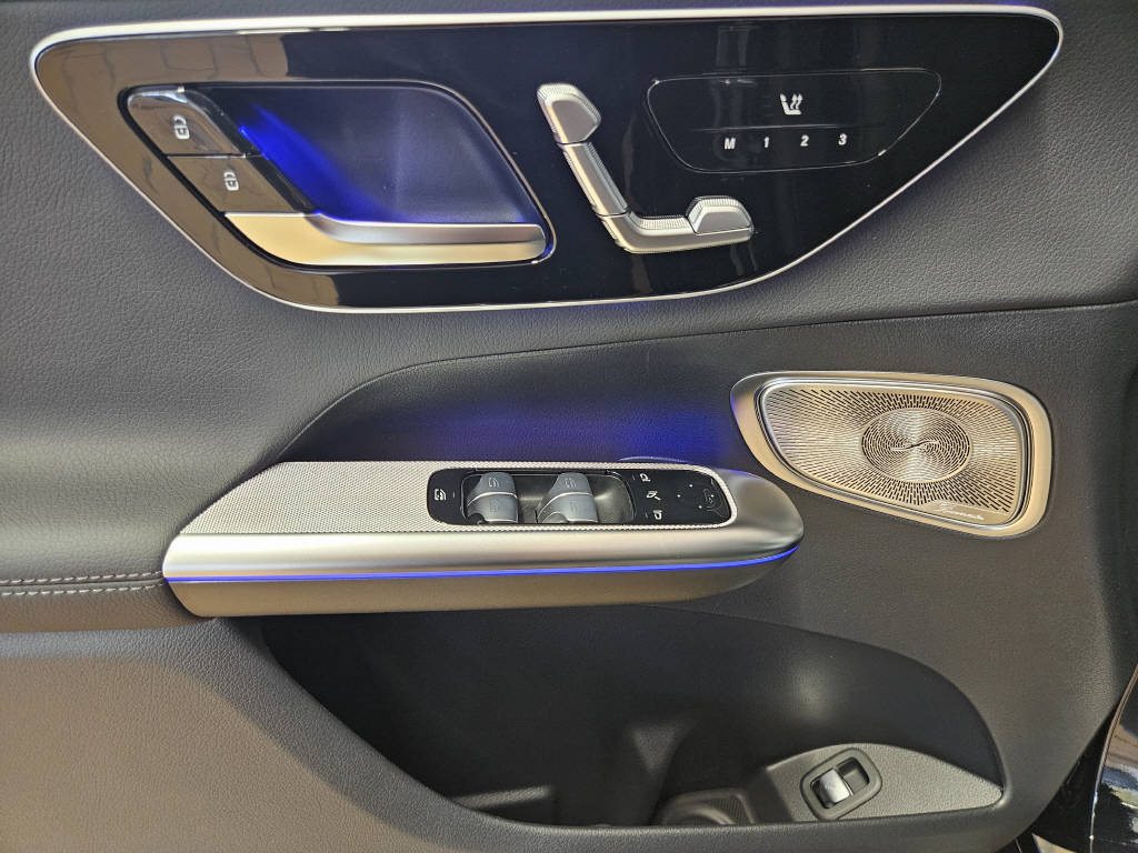 MERCEDES-BENZ GLC 300 4Matic AMG Line-image-9