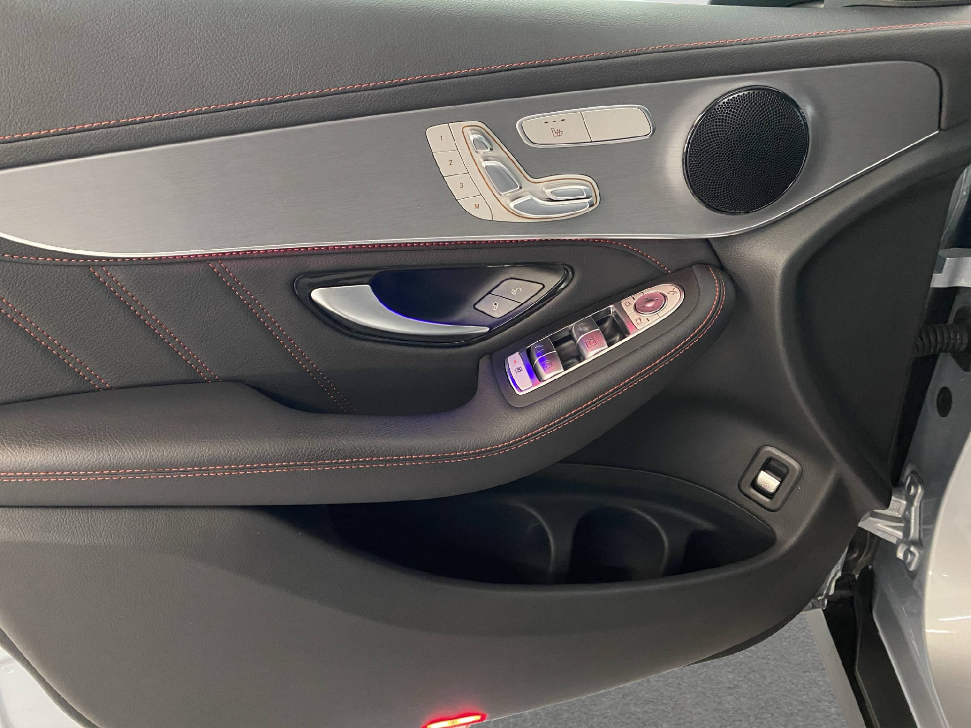 MERCEDES-BENZ GLC 300 d AMG Line 4MATIC-image-12