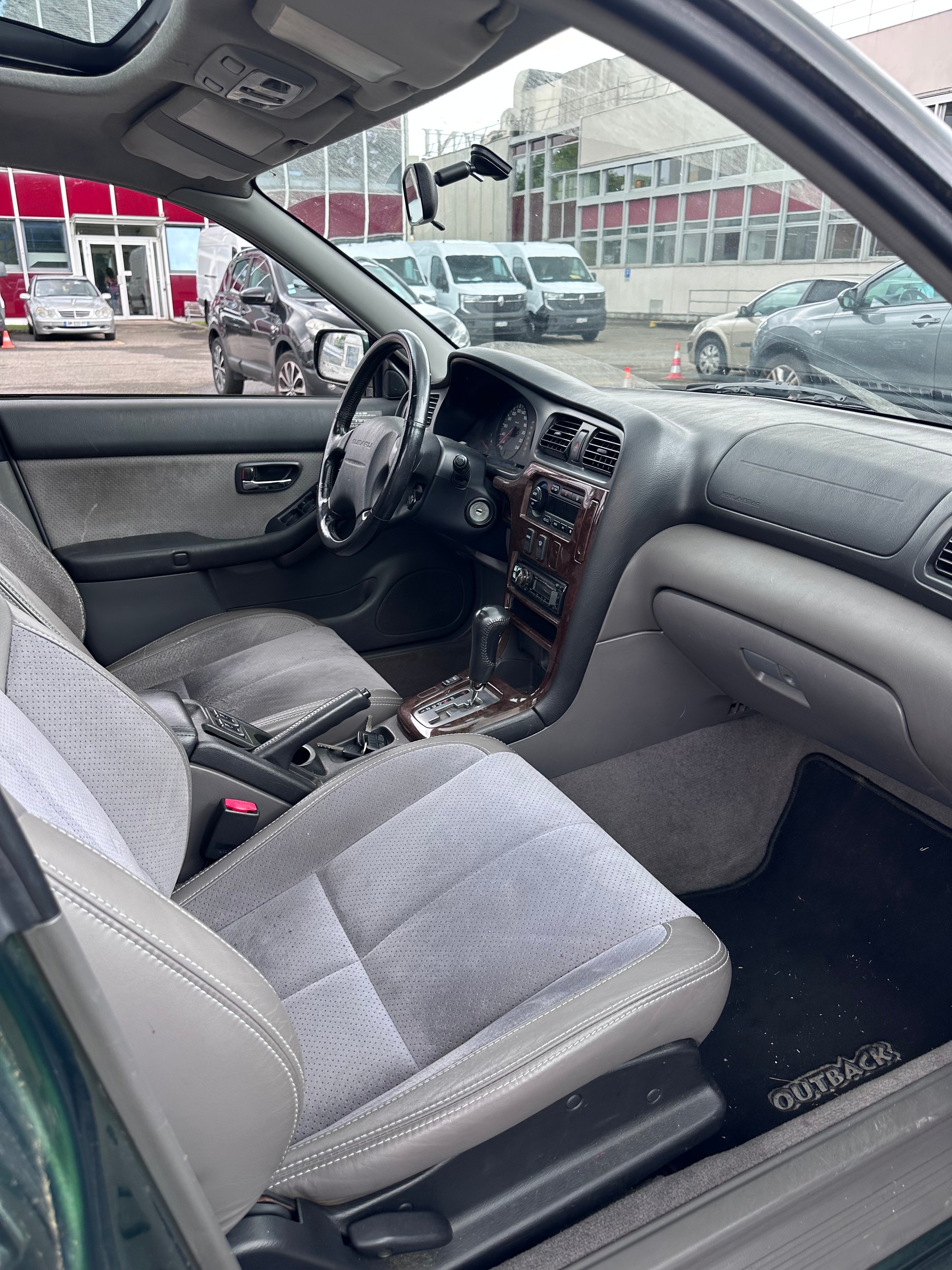 SUBARU Legacy 2.5 Outback-image-8