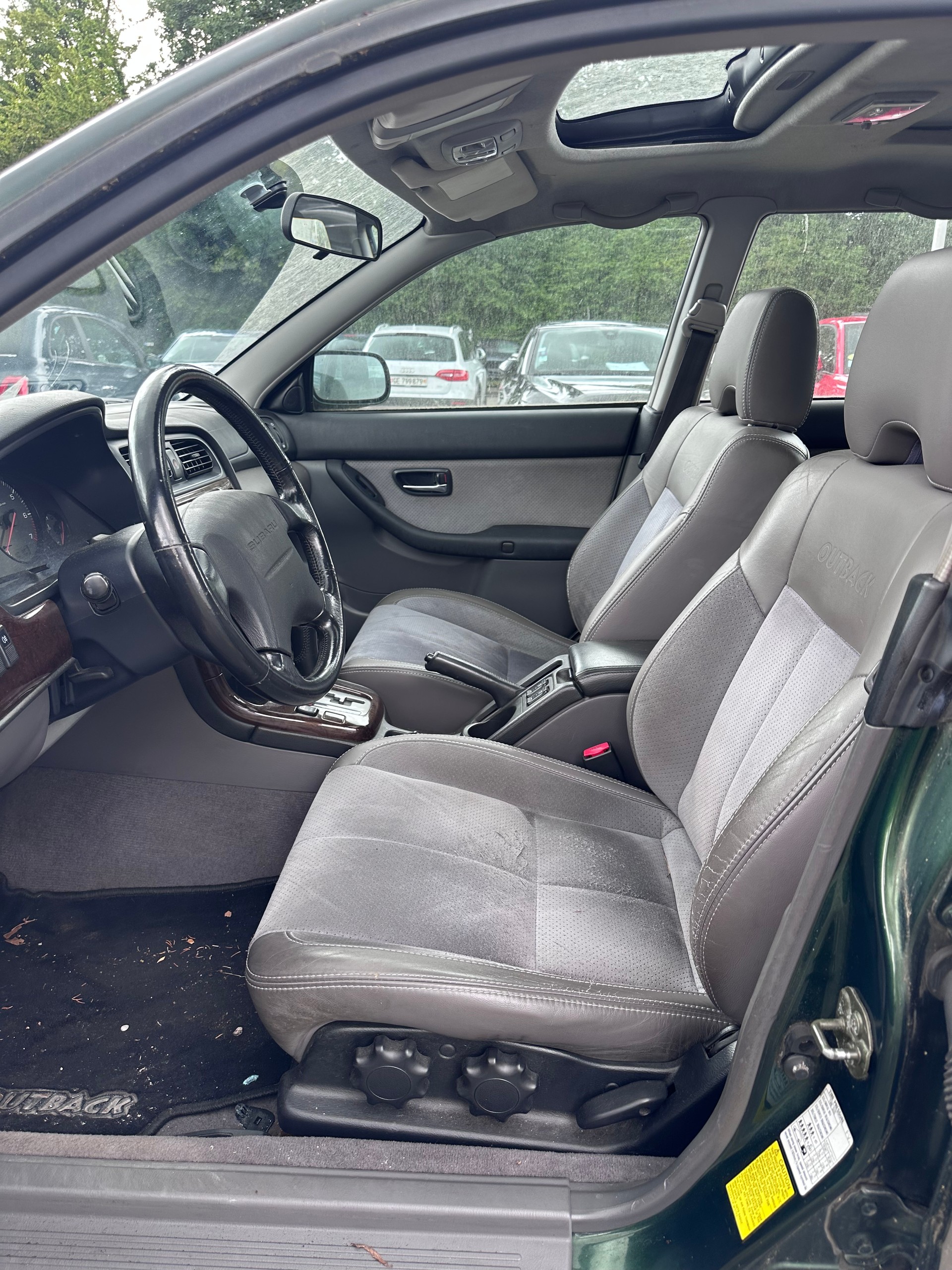 SUBARU Legacy 2.5 Outback-image-9