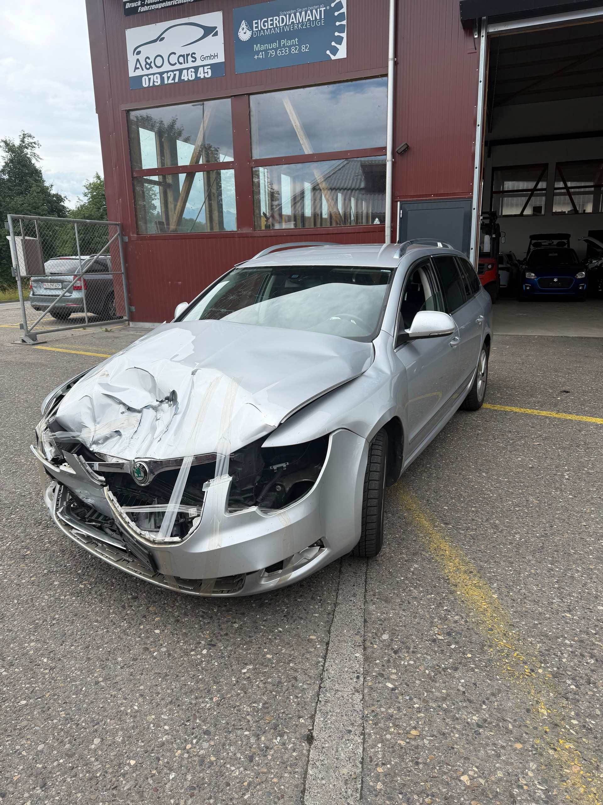 SKODA Superb Combi 1.8 TSI Ambition DSG-image-2