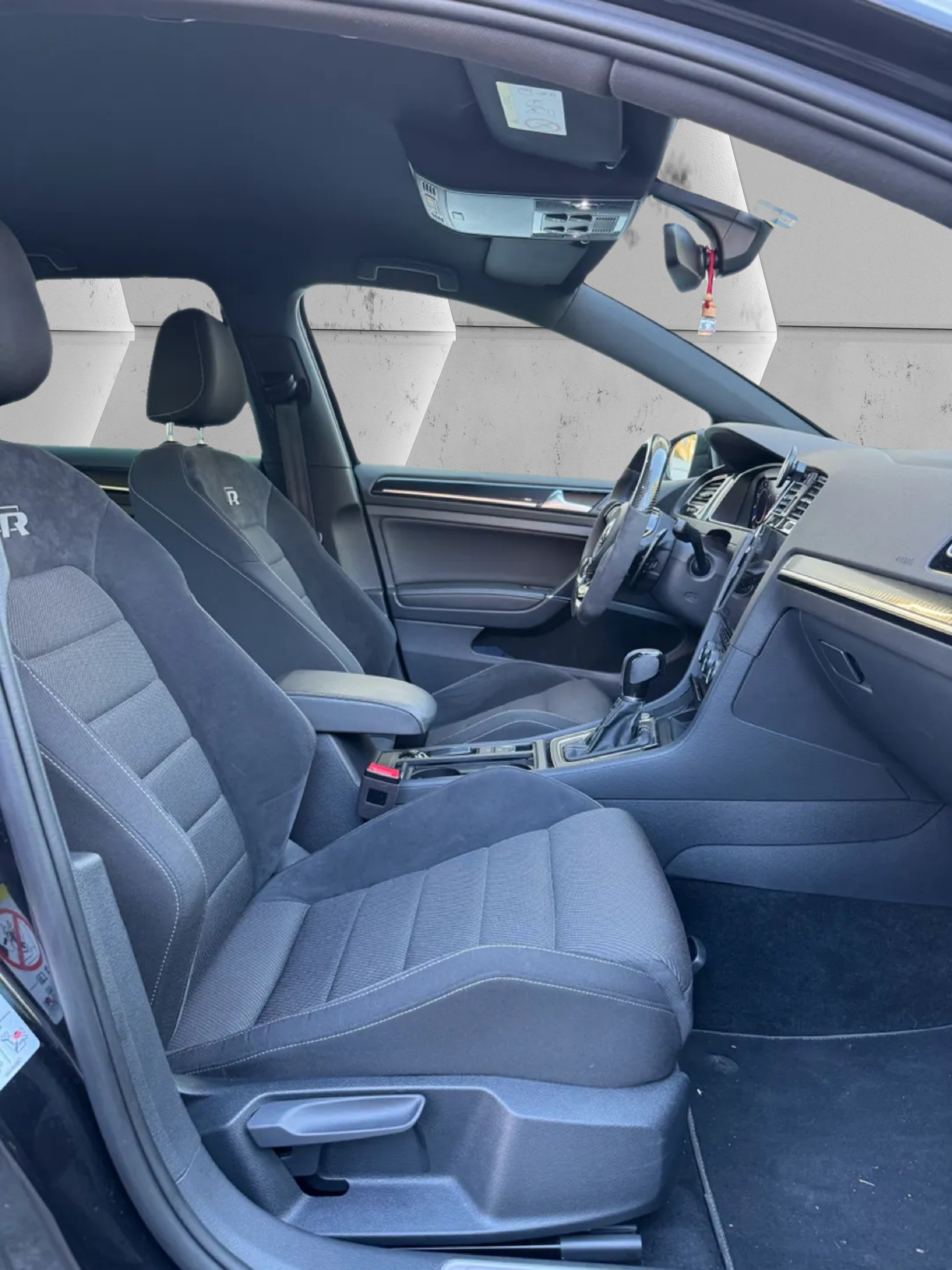 VW Golf 2.0 TSI R 4Motion DSG-image-13