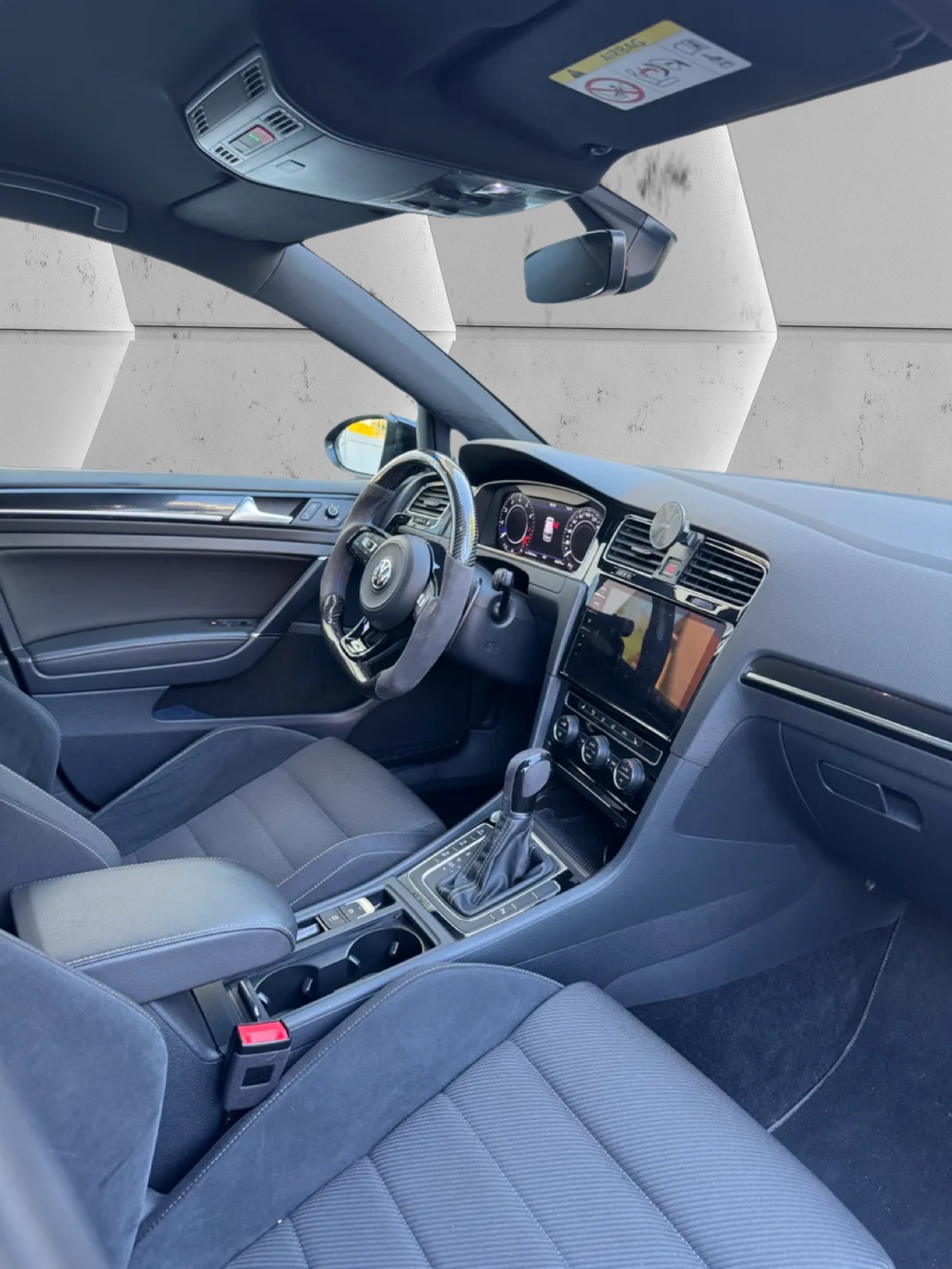 VW Golf 2.0 TSI R 4Motion DSG-image-12