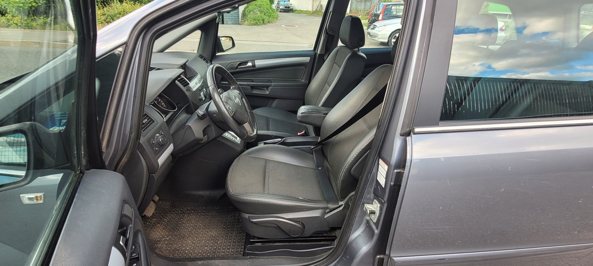 OPEL Zafira 1.9 CDTI Enjoy Automatic-image-9