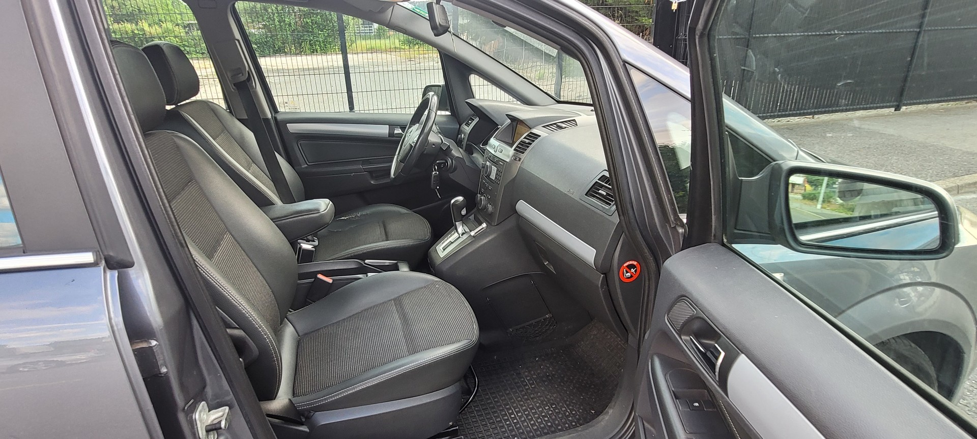 OPEL Zafira 1.9 CDTI Enjoy Automatic-image-8