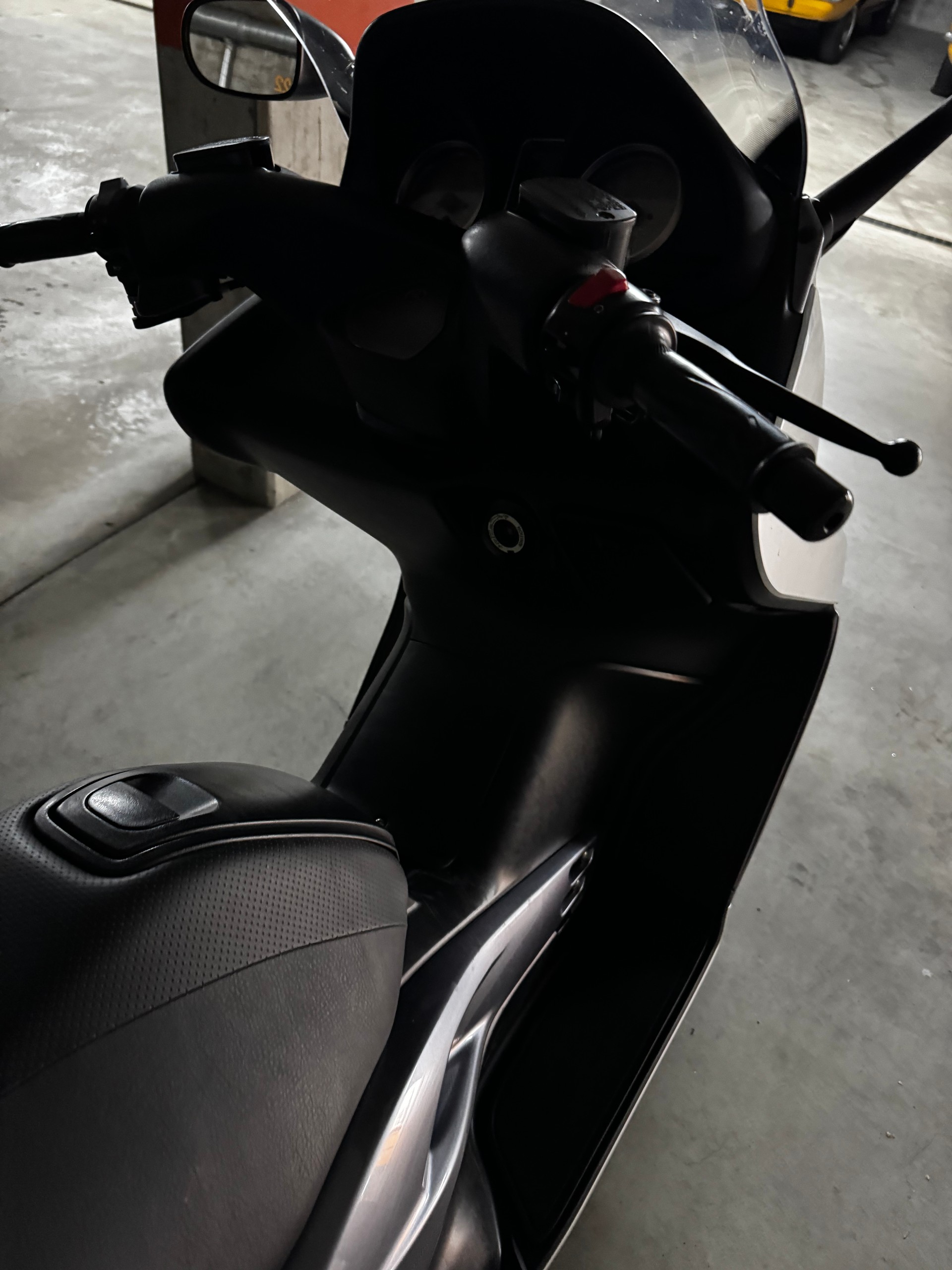 YAMAHA T-MAX XP 500 Black Max ABS-image-3