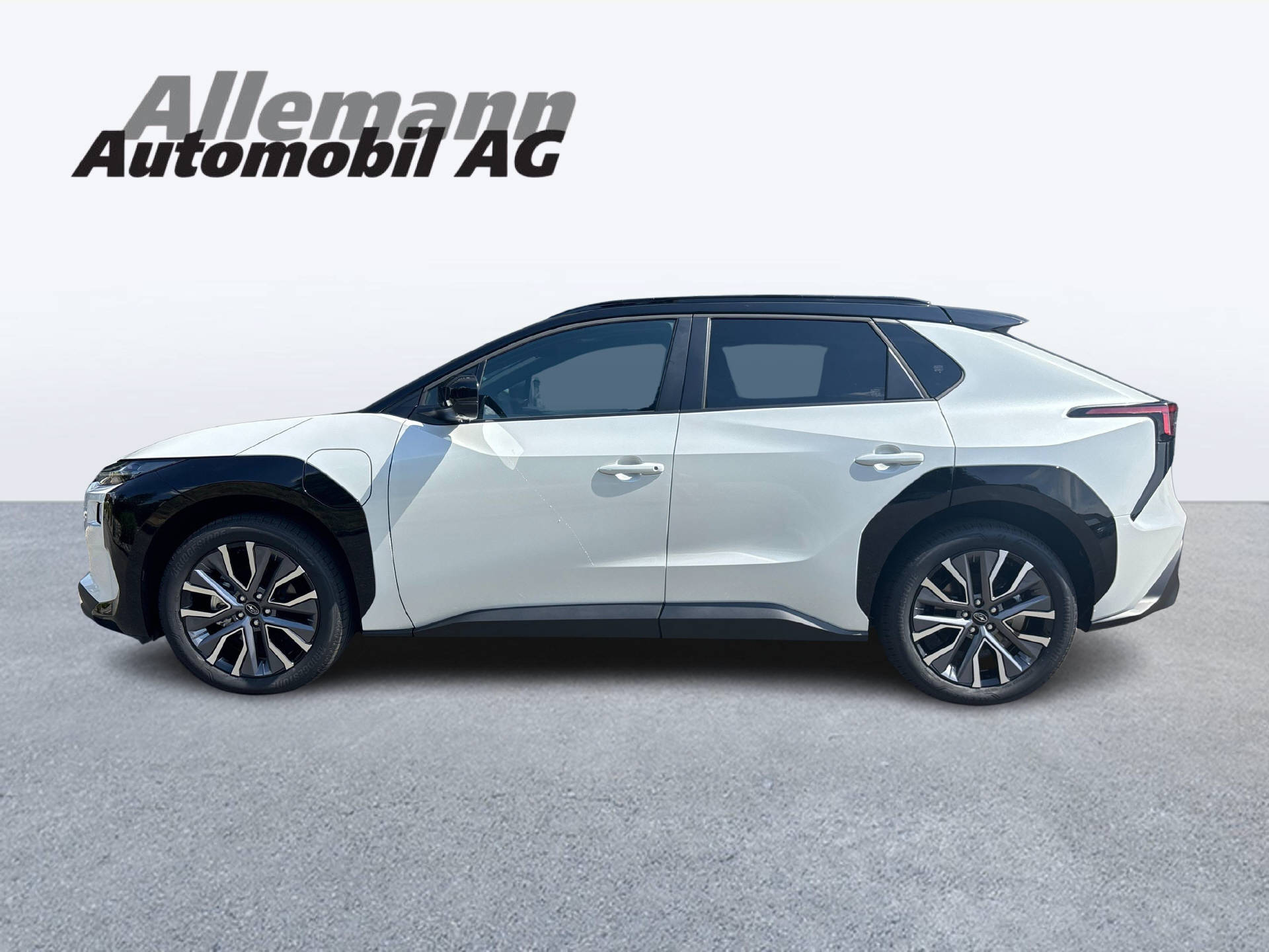 SUBARU Solterra eV Luxury AWD-image-2
