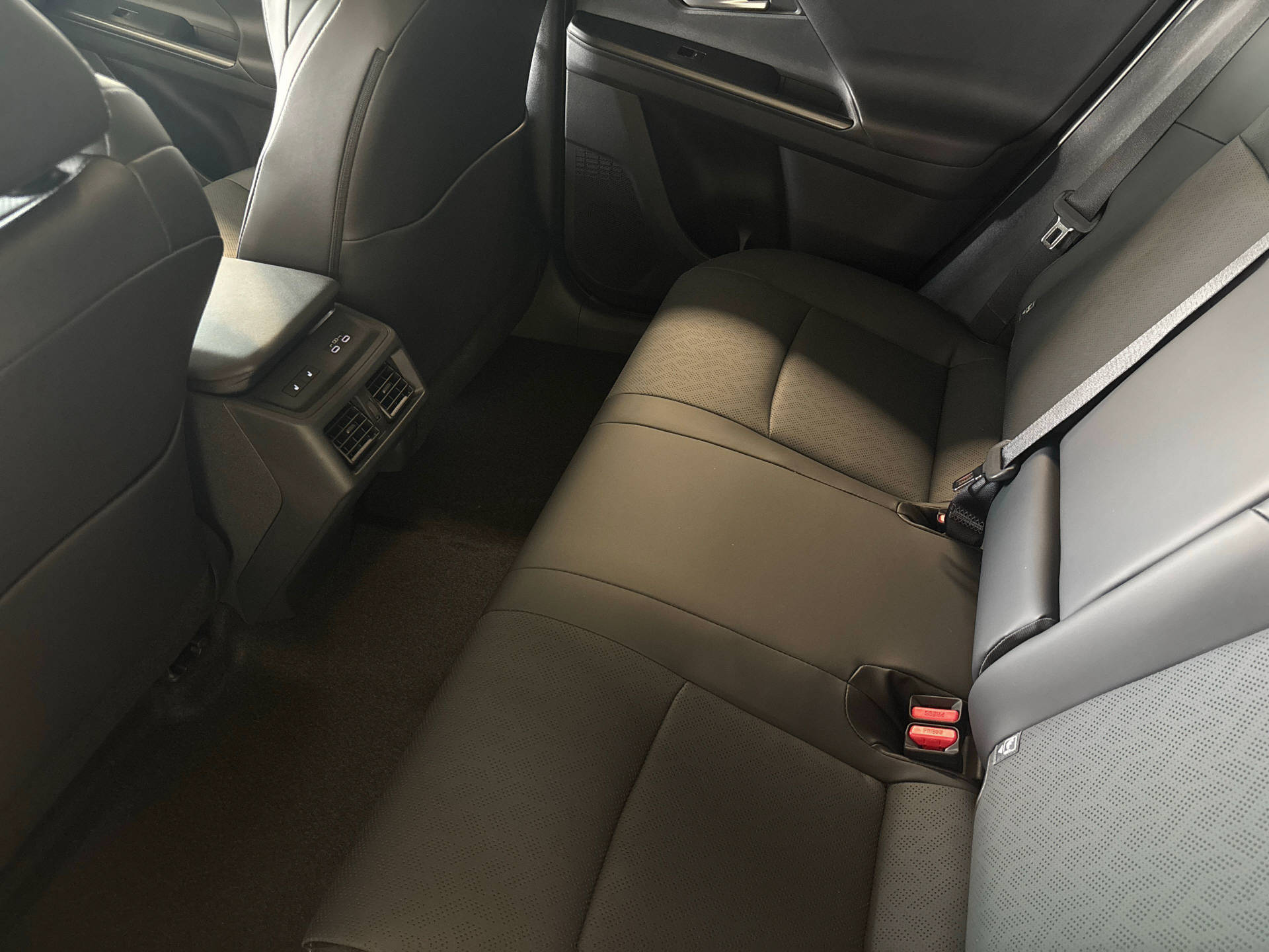 SUBARU Solterra eV Luxury AWD-image-10