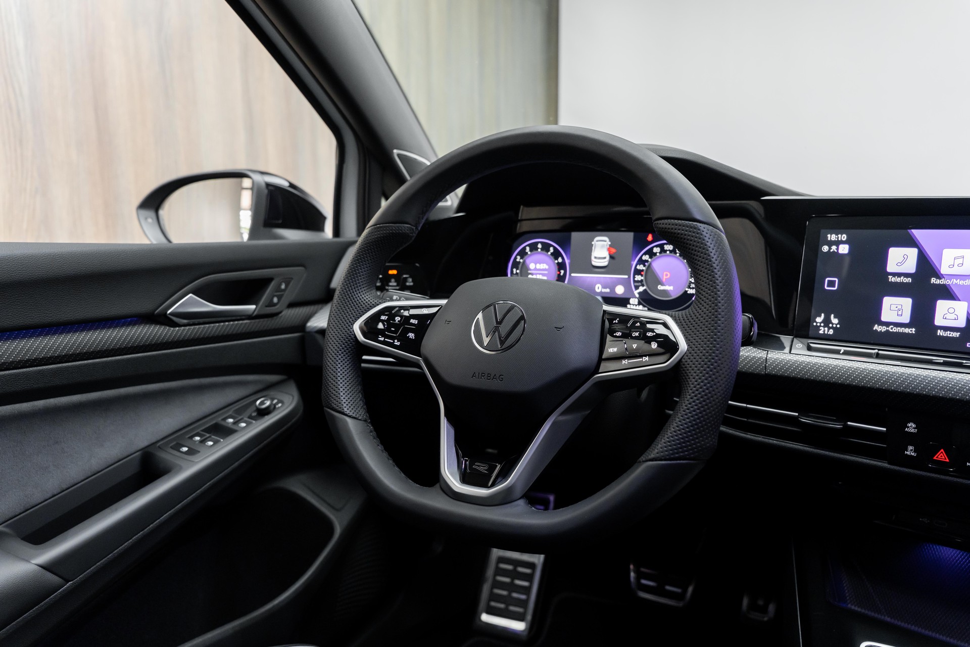 VW Golf 1.5 eTSI mHEV ACT R-Line 75 Edition DSG-image-19