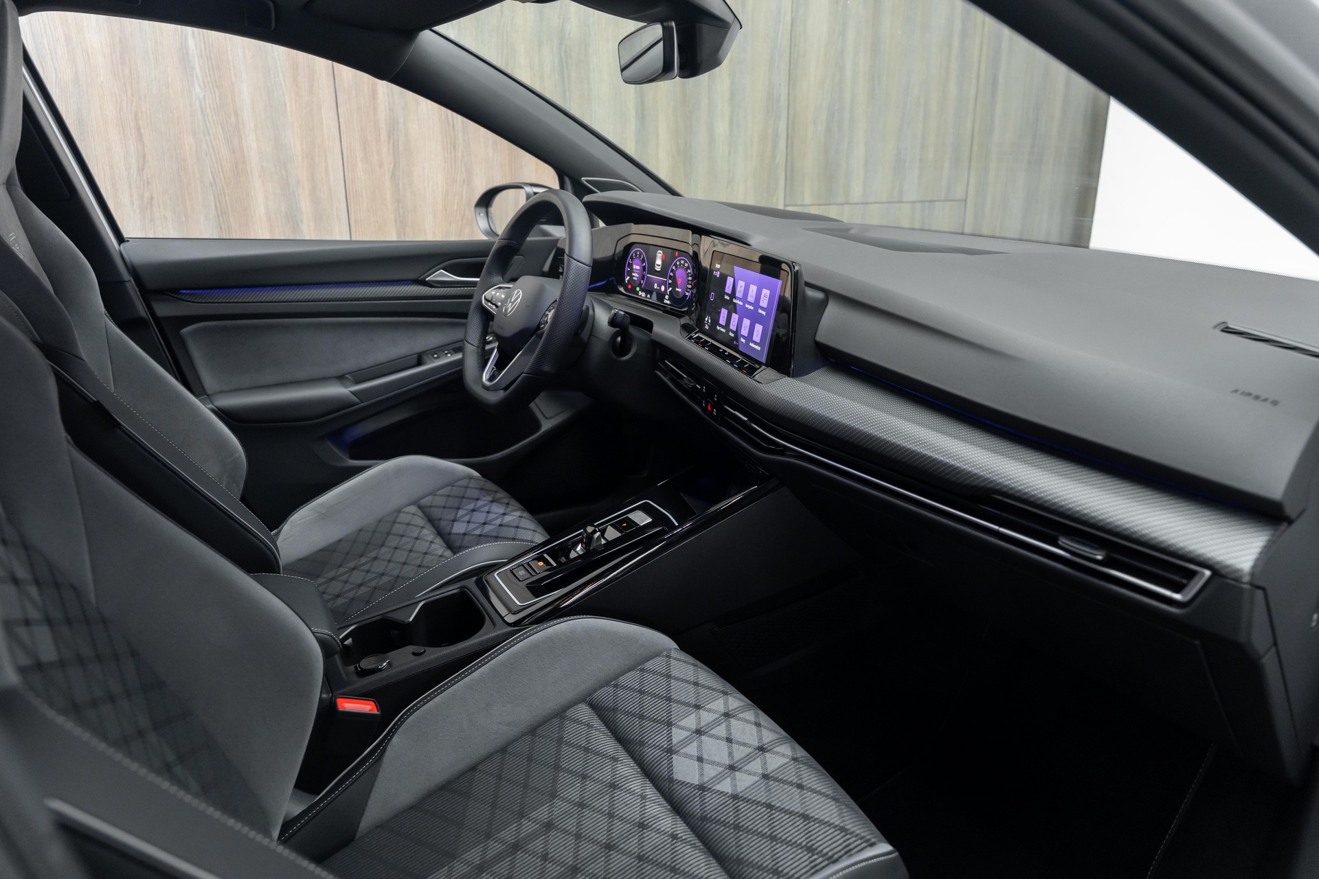 VW Golf 1.5 eTSI mHEV ACT R-Line 75 Edition DSG-image-7
