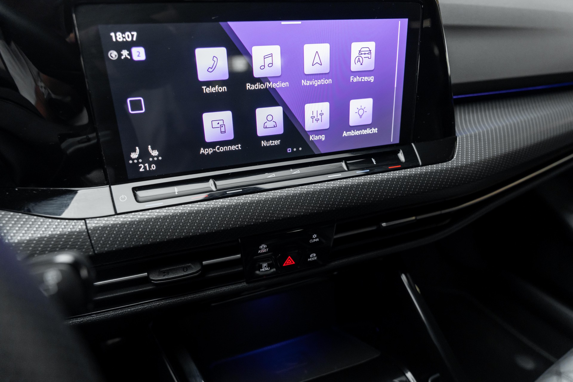 VW Golf 1.5 eTSI mHEV ACT R-Line 75 Edition DSG-image-13