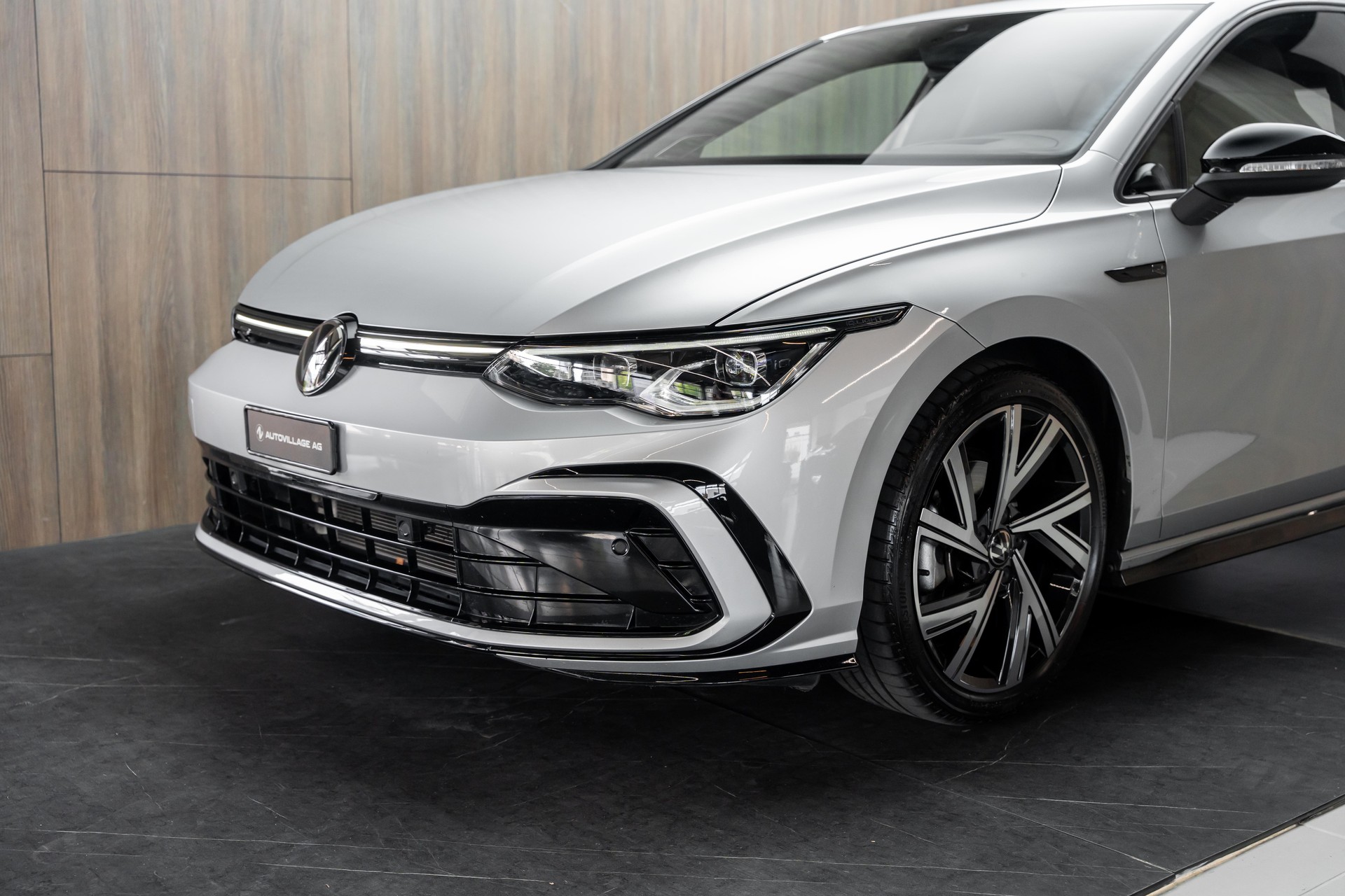 VW Golf 1.5 eTSI mHEV ACT R-Line 75 Edition DSG-image-26