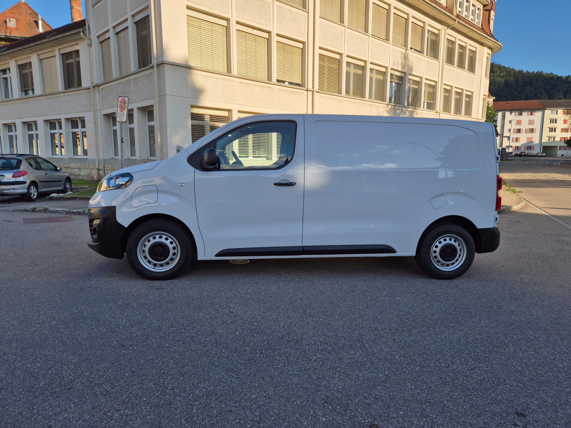 FIAT E-Scudo 50kWh L2 Base Swiss Edition PLUS-showroom-element-1